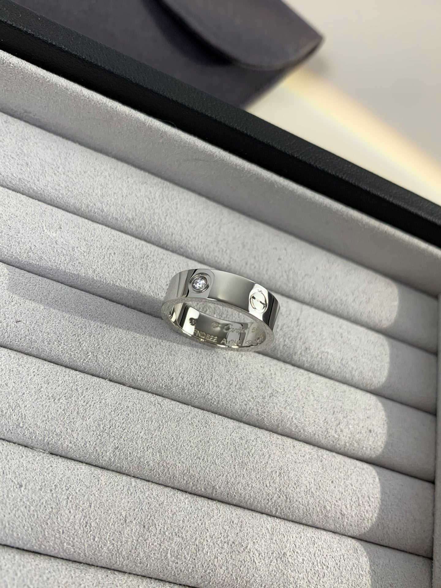 Classic and stylish ring