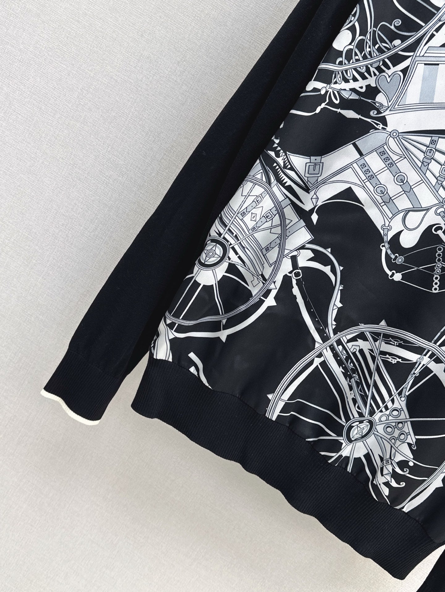 Herm* 25ss long-sleeve twillaine sweater