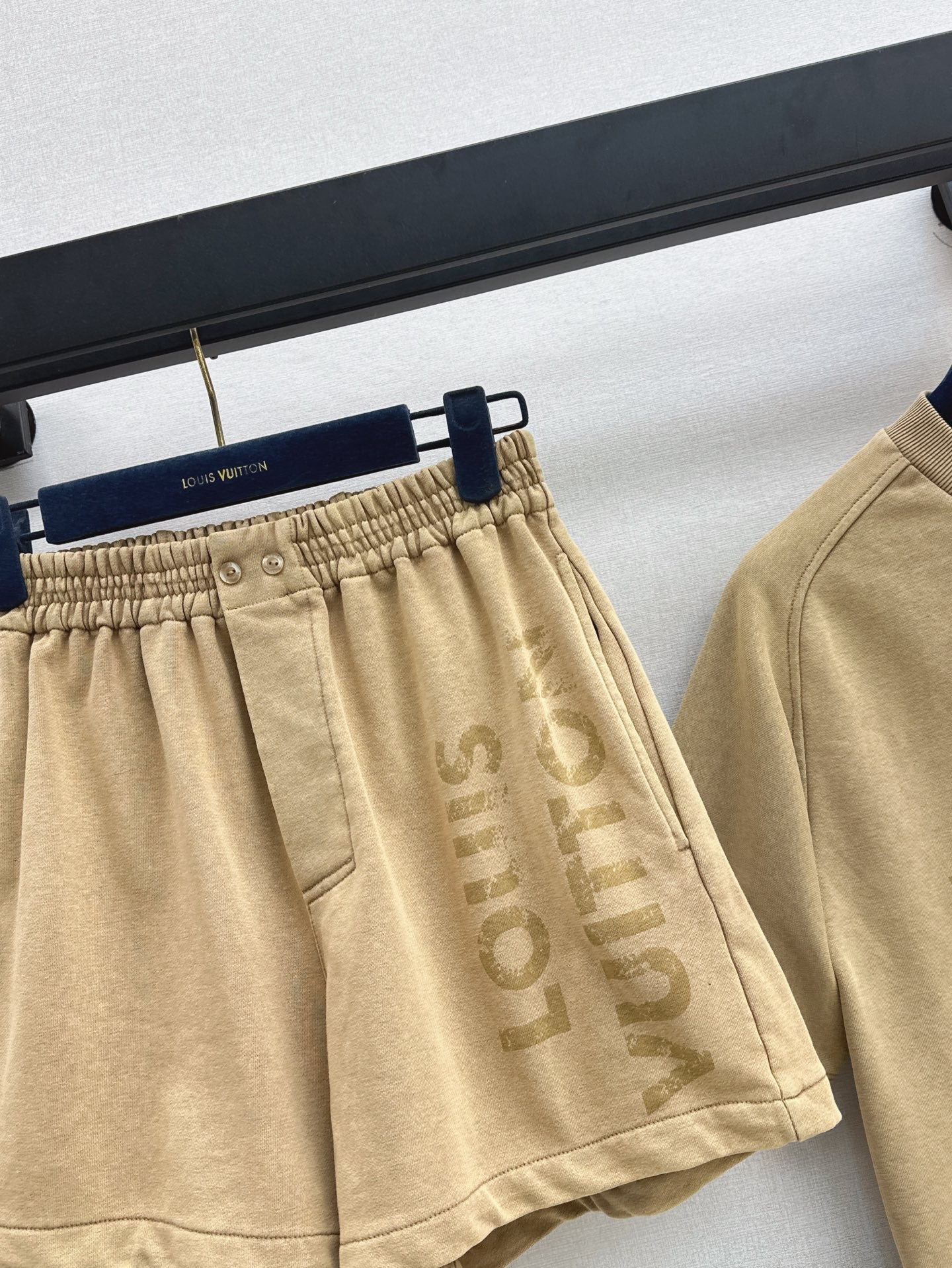 Loui* 25ss Vintage-Effect cotton T-Shirt + shorts set