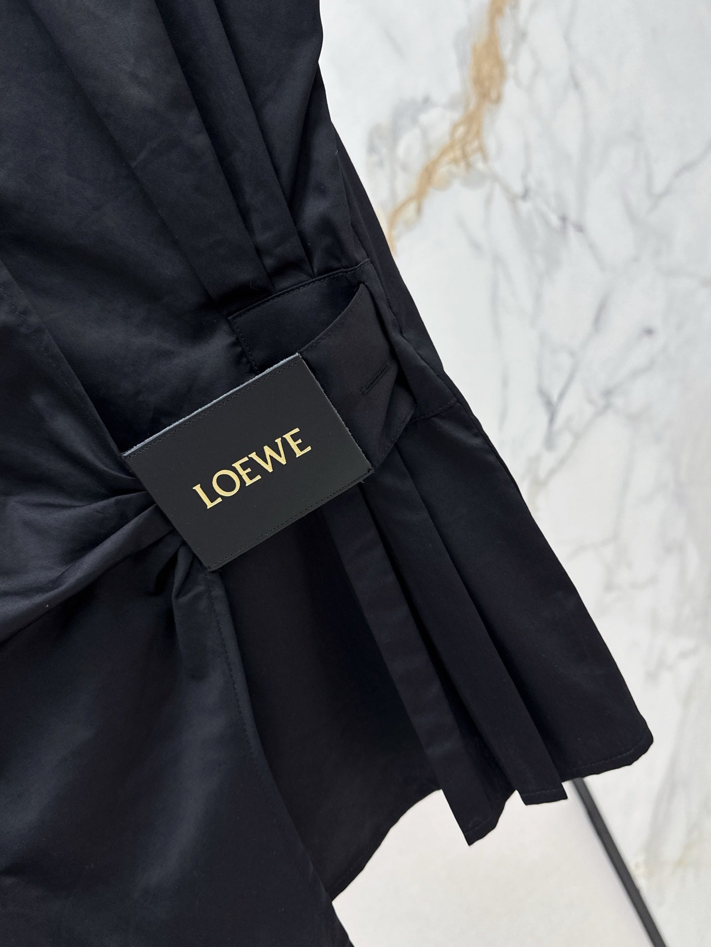 Loe* 25ss Draped sleeveless shirt in cotton