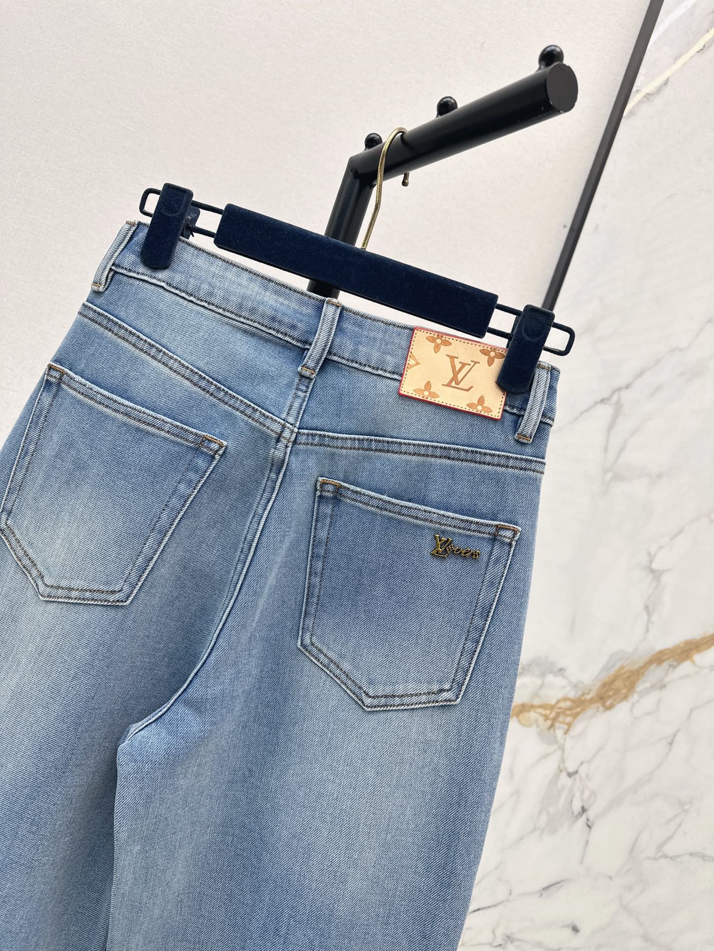 Loui* 25ss embroidered Straight-Cut Jeans