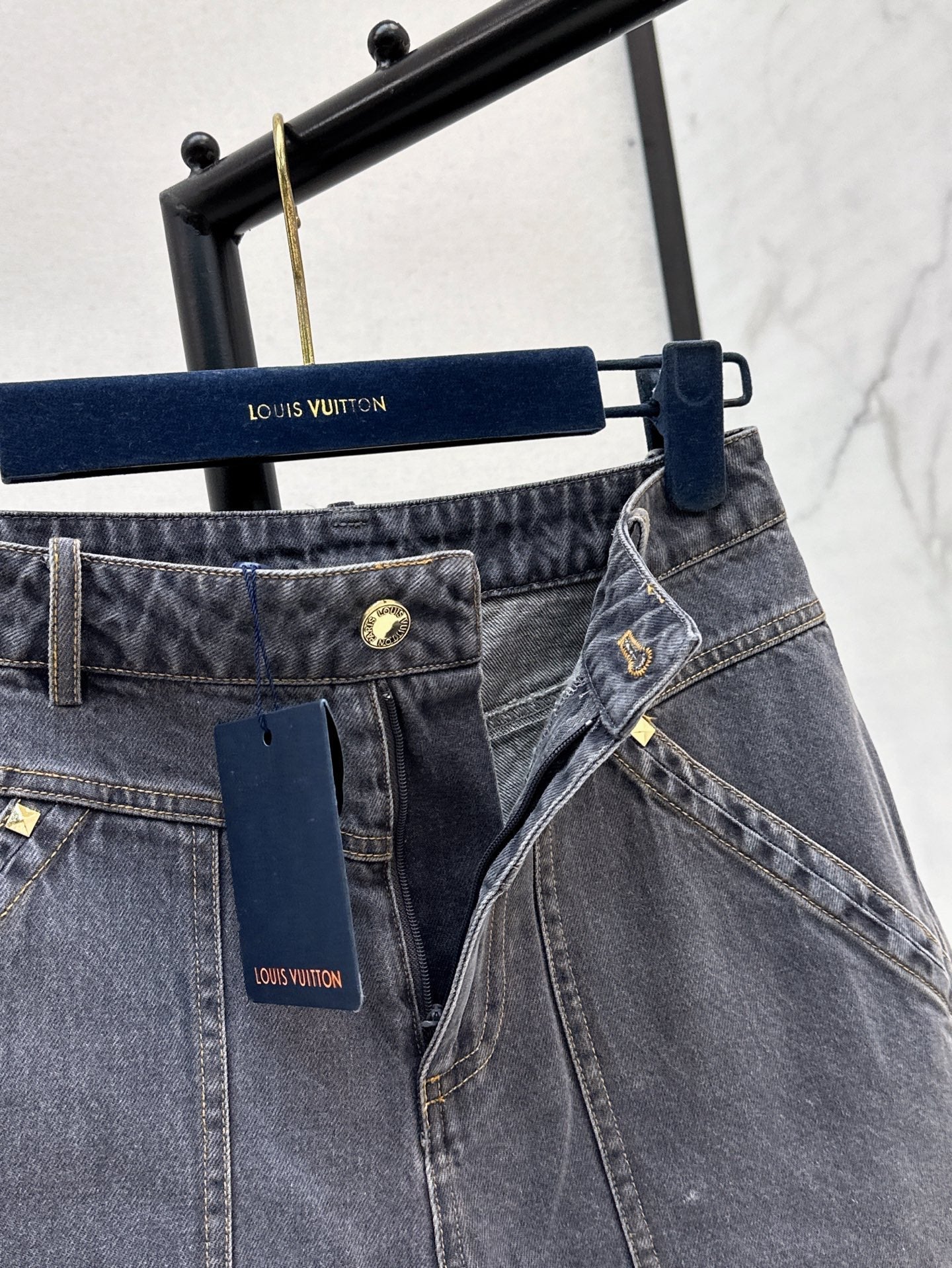 Loui* 25ss embroidered denim short