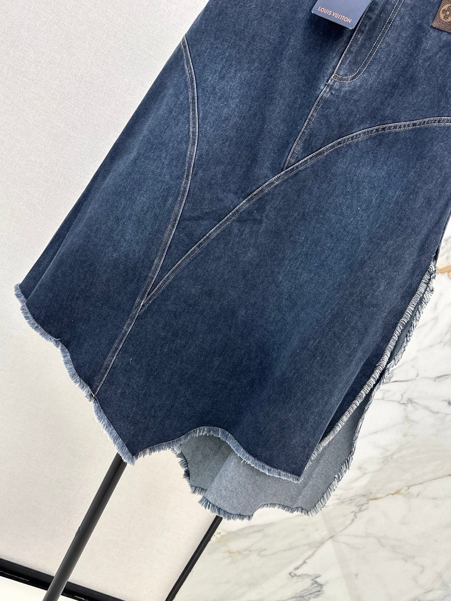 Loui* 25ss split denim skirt
