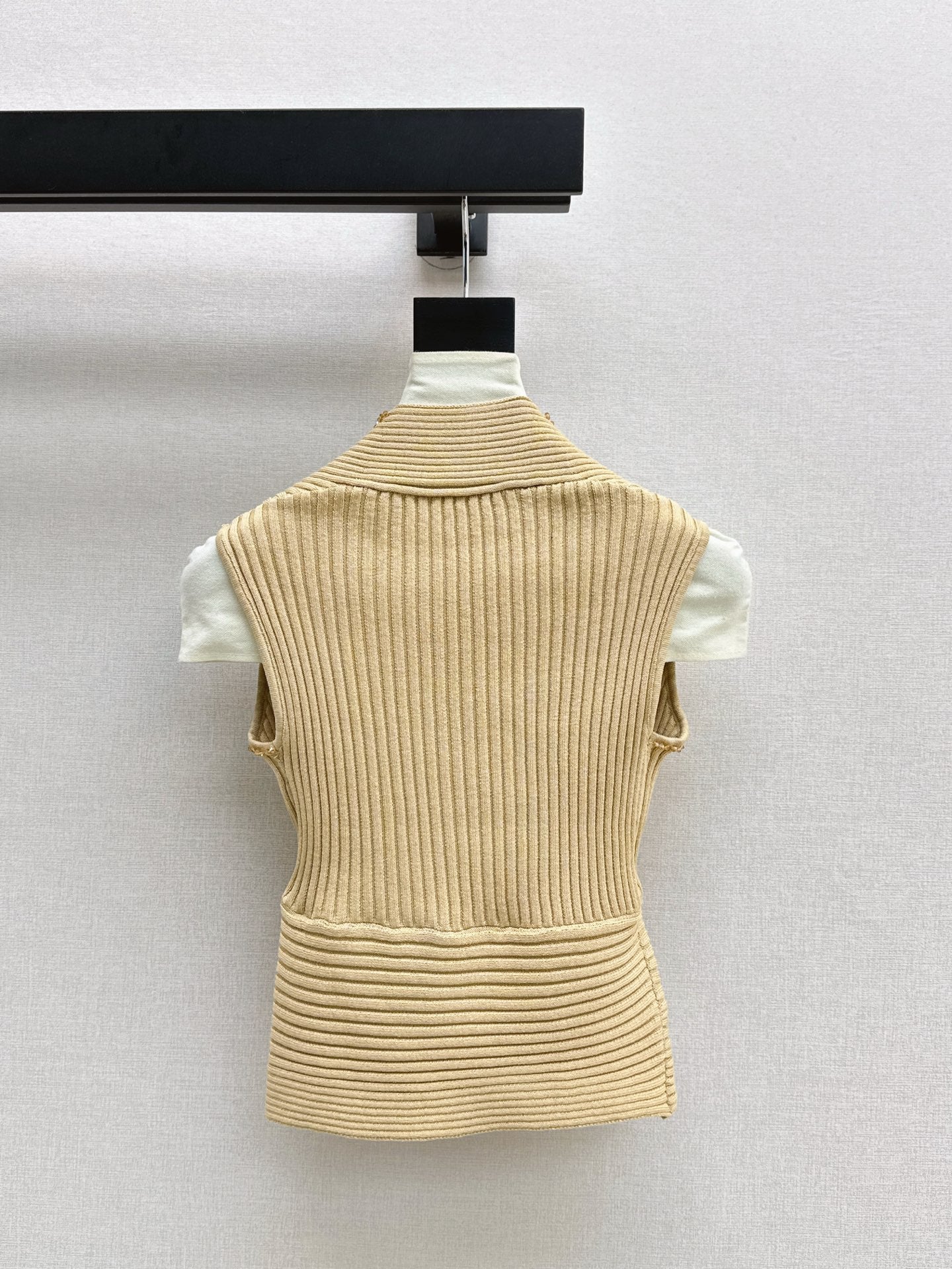 Balm* 25ss beaded sleeveless knitted top