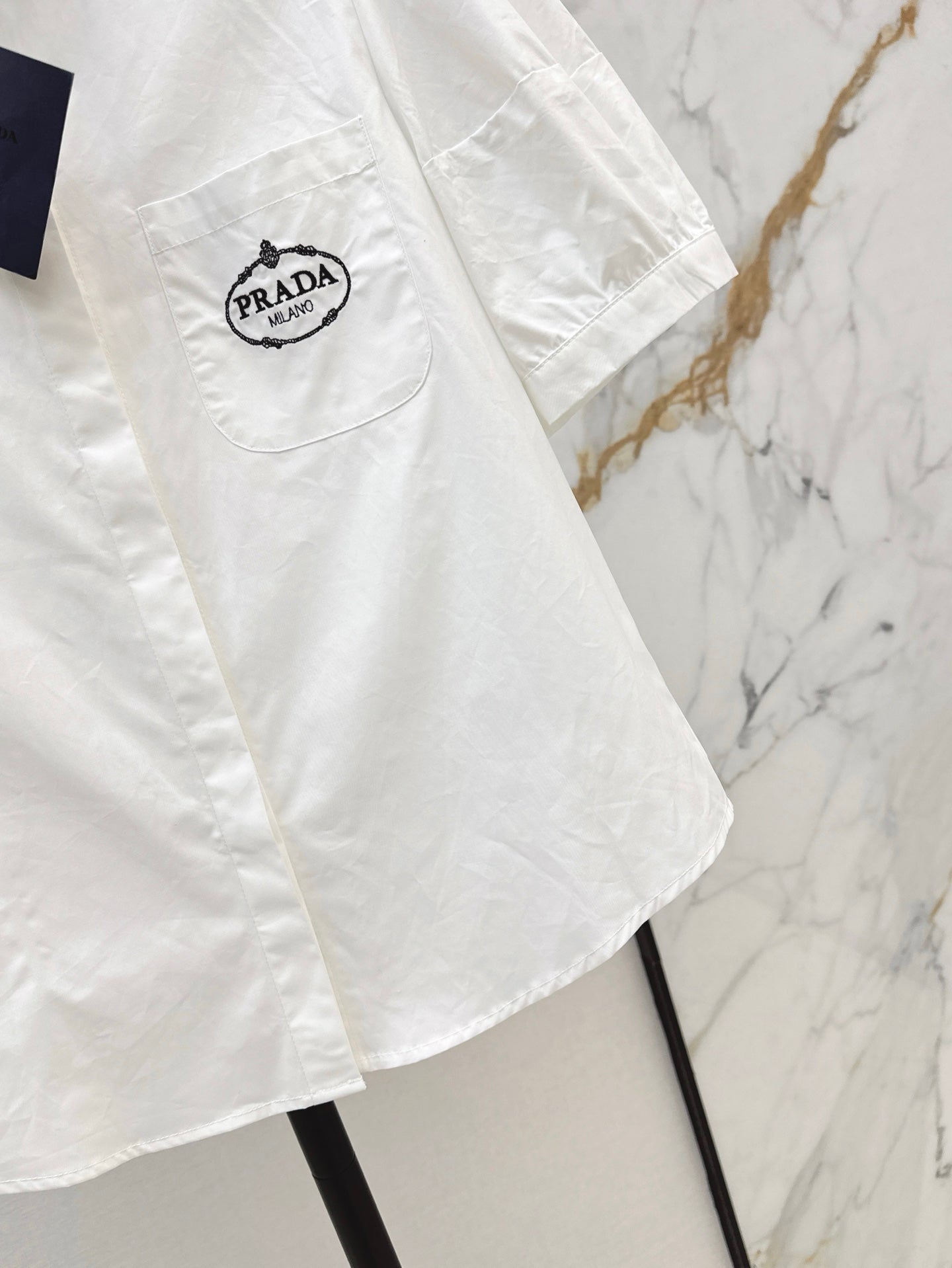 Pra* 25ss embroidered crop shirt