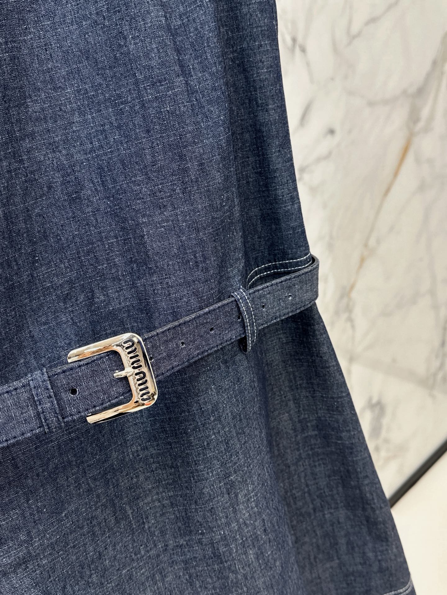 M*u 25ss belted sleeveless denim dress