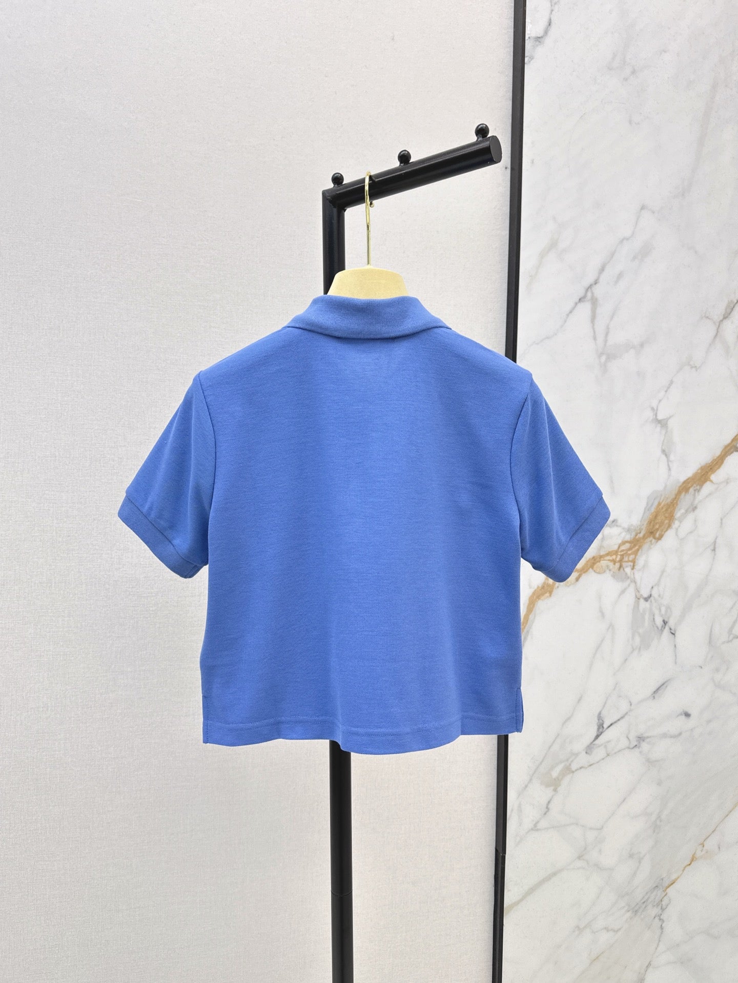 M*u 25ss embroidered crop polo shirt