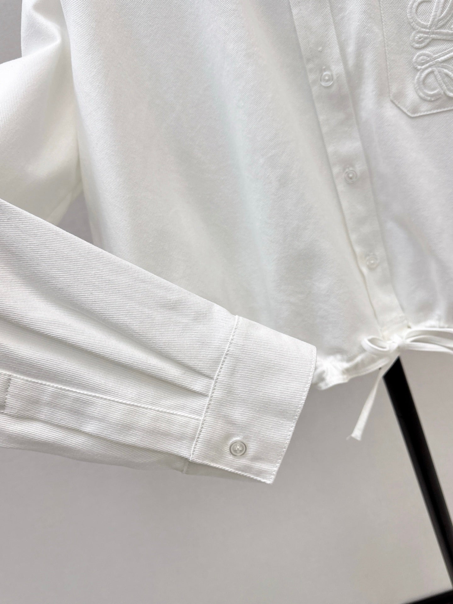 Loe* 25ss split back denim shirt