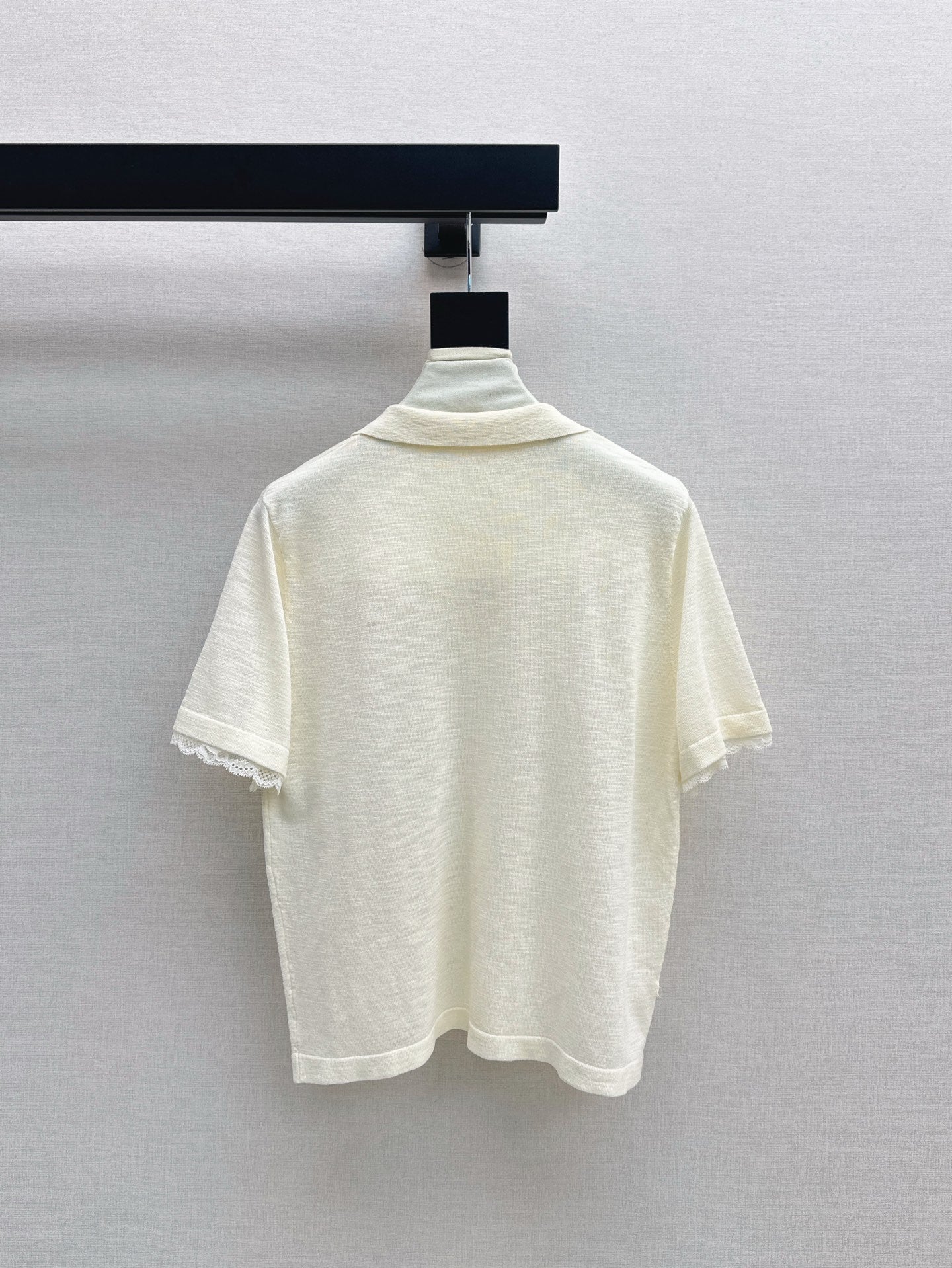 Cel* 25ss lace trim polo sweater