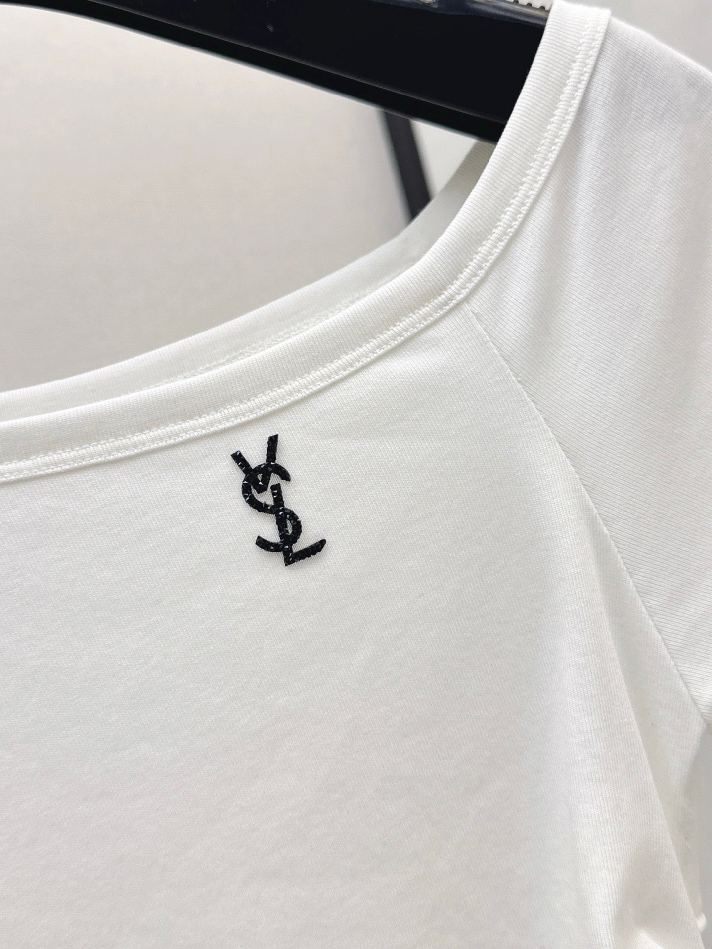 YS* 25ss Off-shoulder top