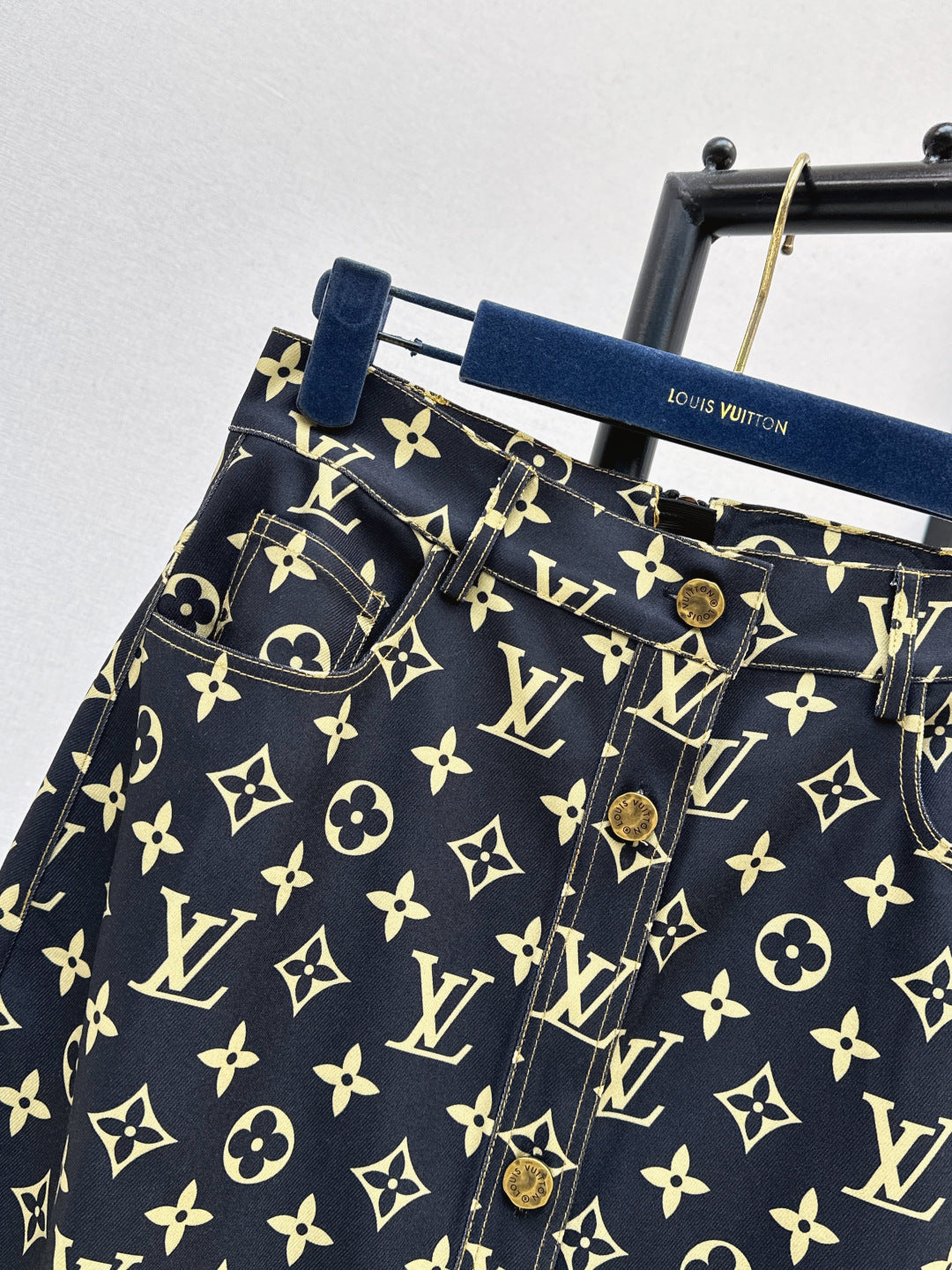 Loui* 25ss monogram printed straight skirt