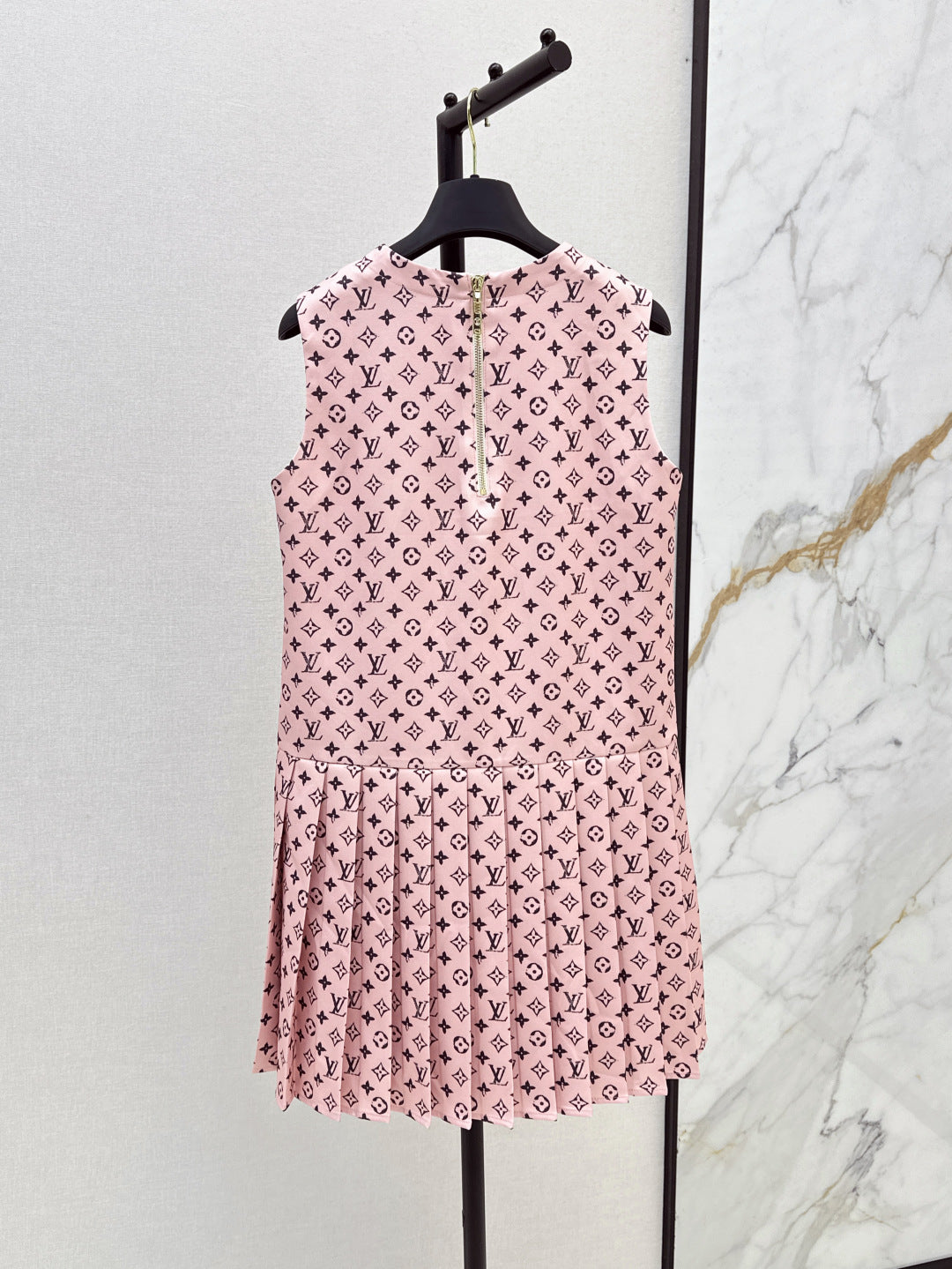 Loui* 25ss washed monogram pleat dress