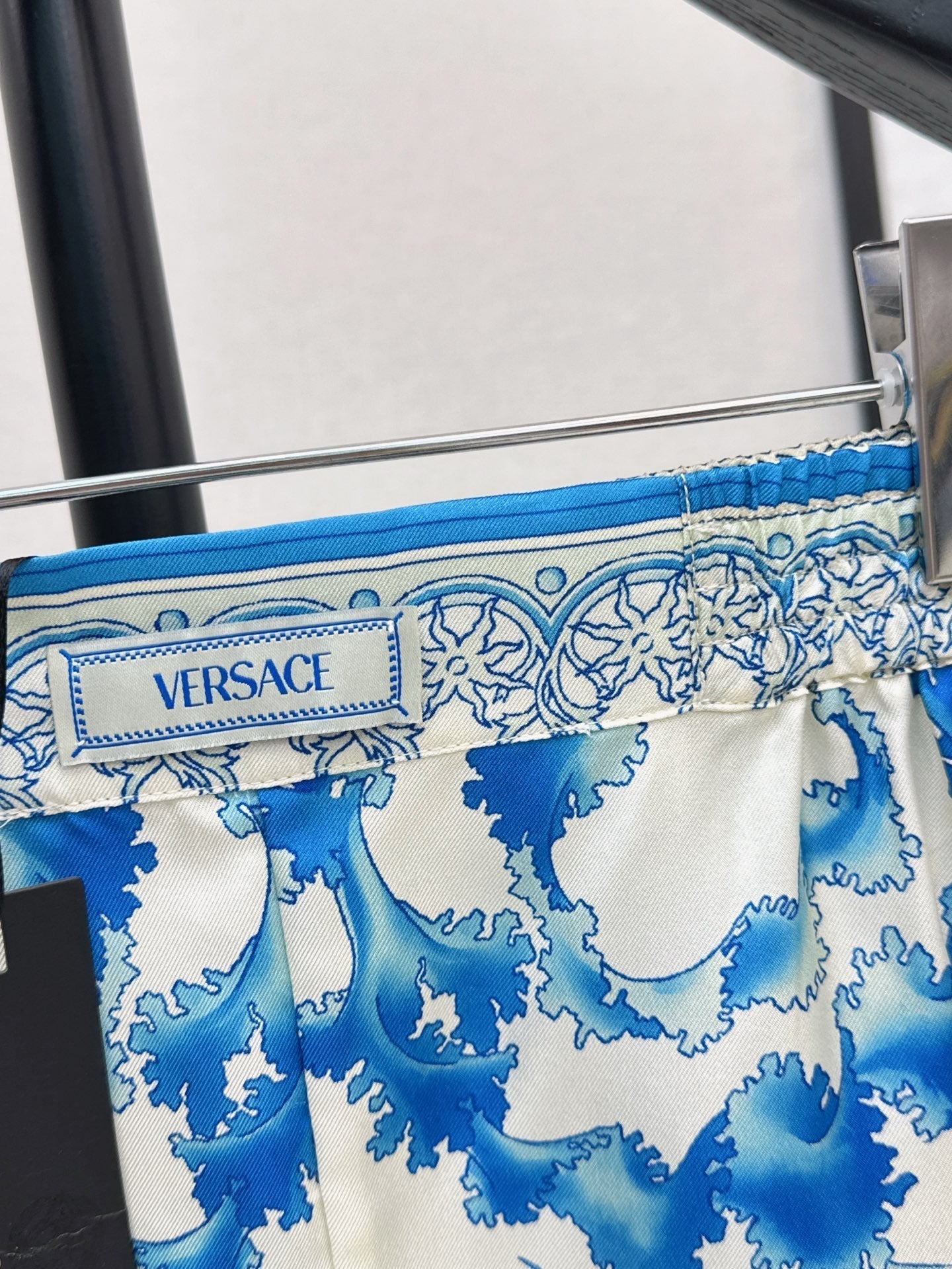 Versa* 25ss printed silk shorts