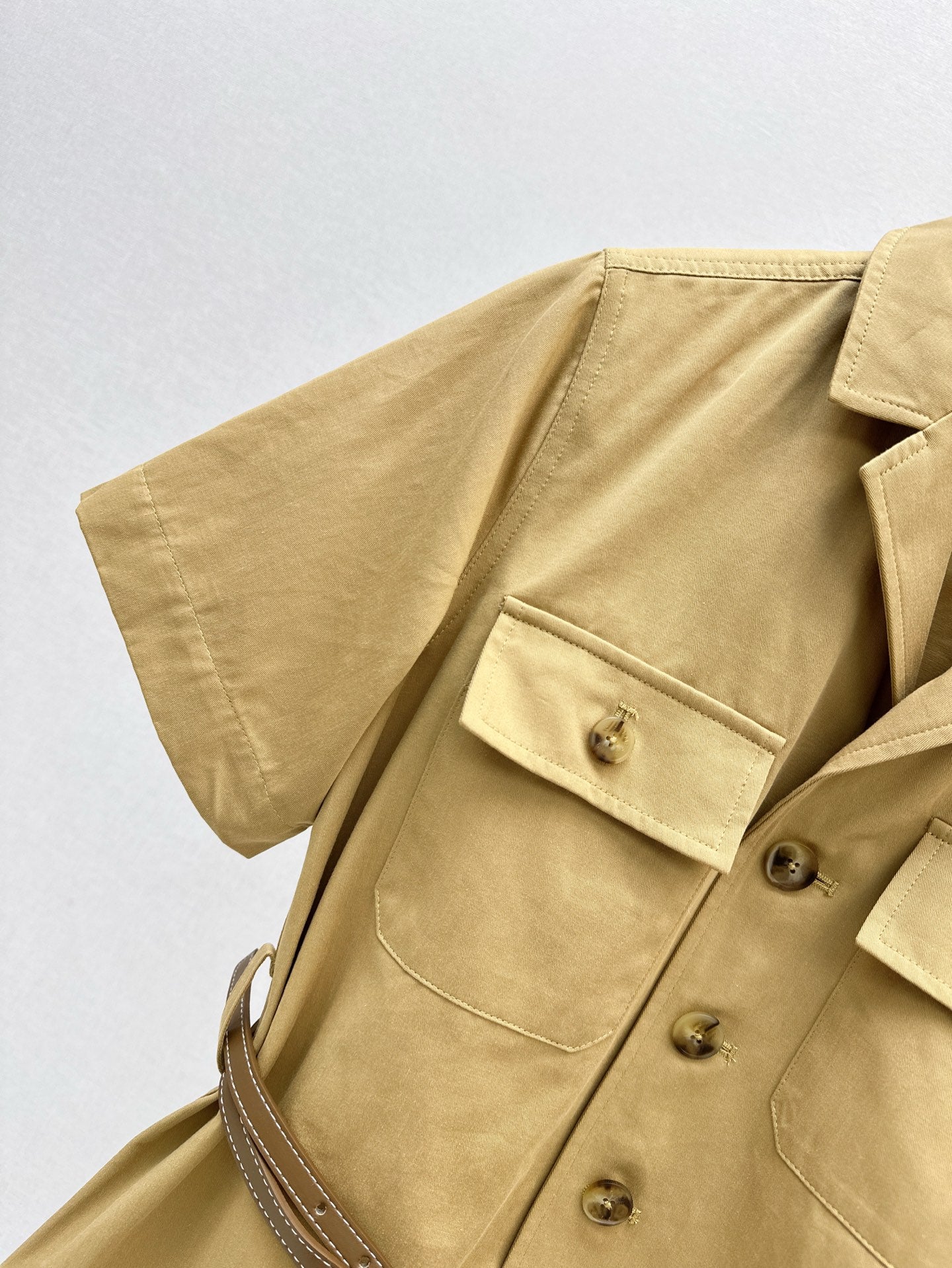 Herm* 25ss short-sleeve belted top