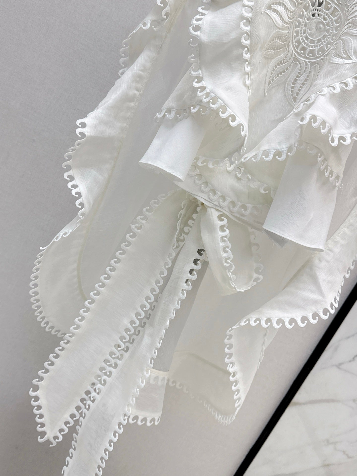 Zim* 25ss embroidered waterfall top