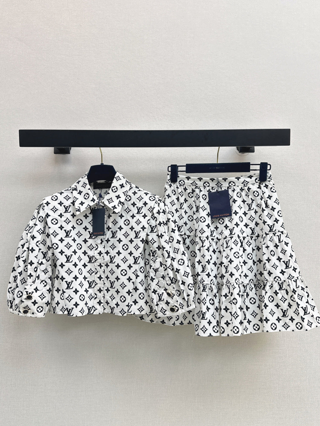 Loui* 25ss monogram cropped shirt