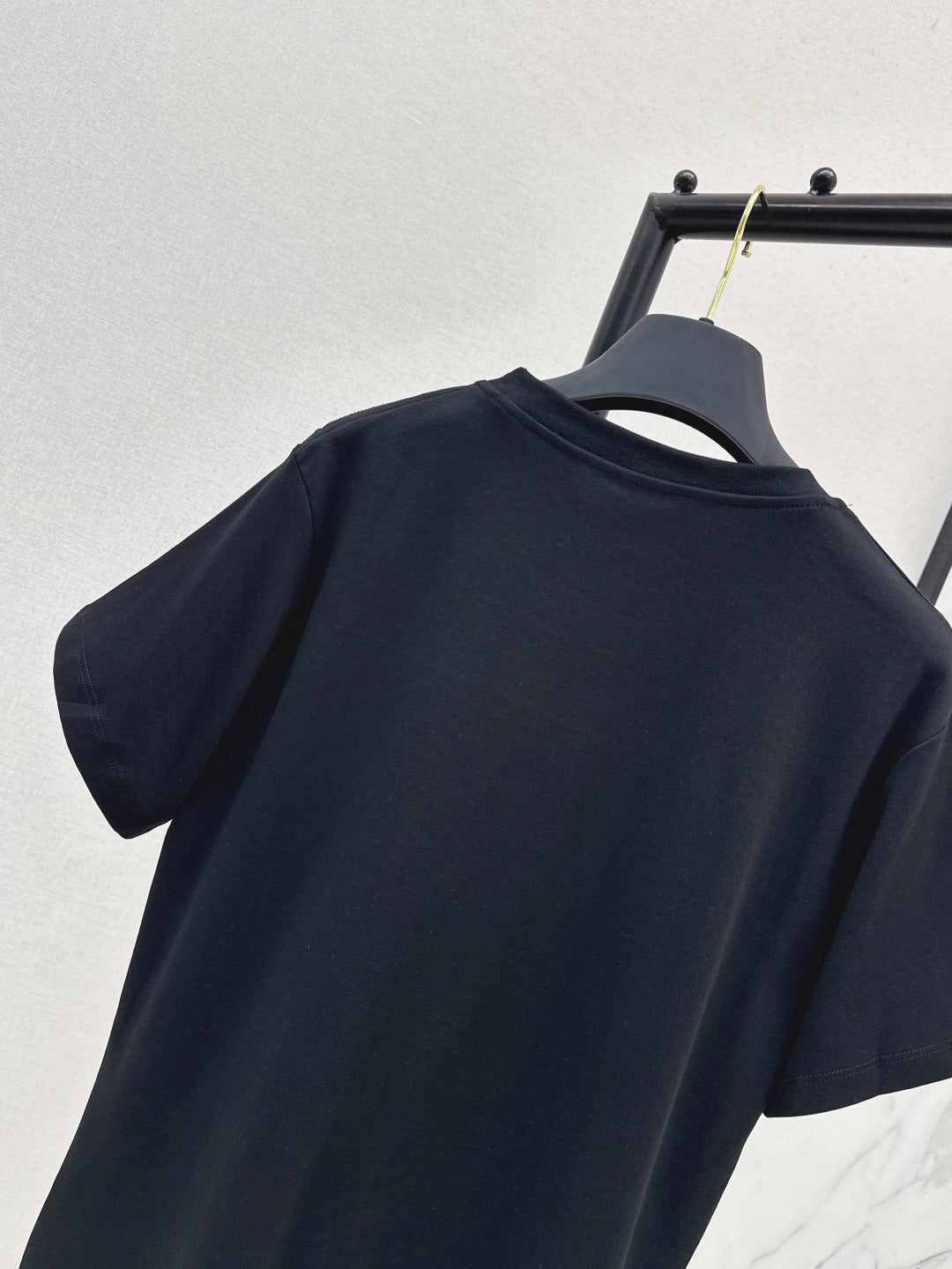 Loui* 25ss Signature Zipper Detail T-Shirt