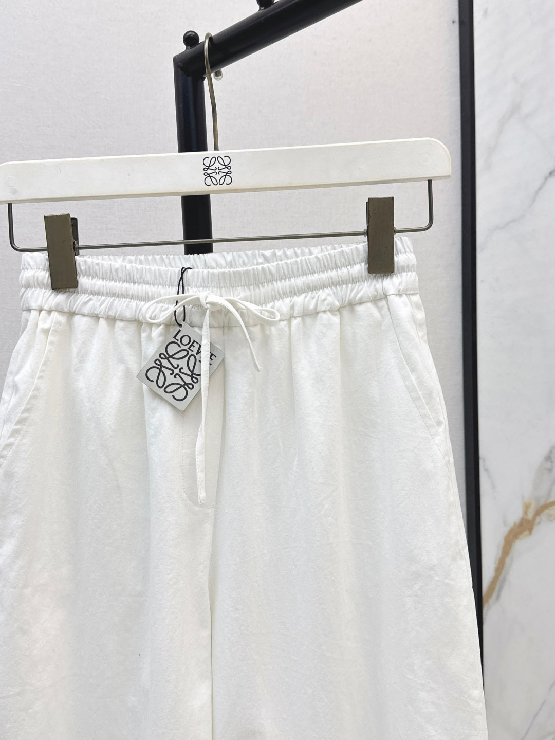 Loe* 25ss anagram cropped denim pants