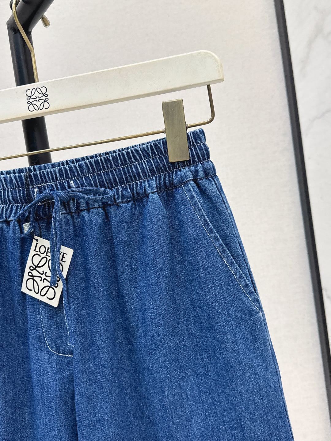 Loe* 25ss anagram cropped denim pants