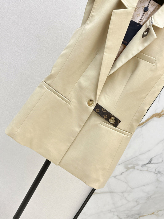 Loui* 25ss monogram accent sleeveless blazer