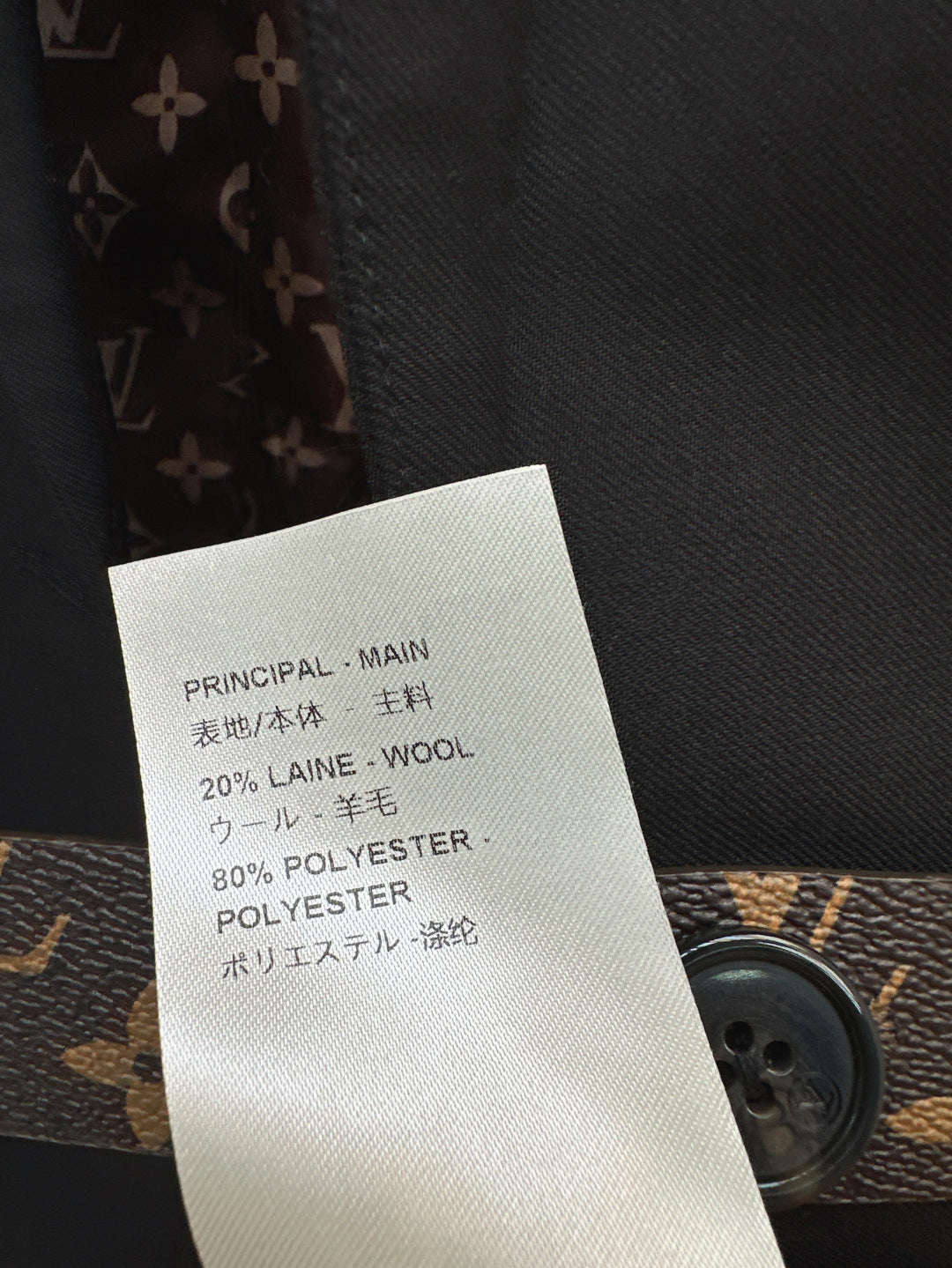 Loui* 25ss monogram accent sleeveless blazer