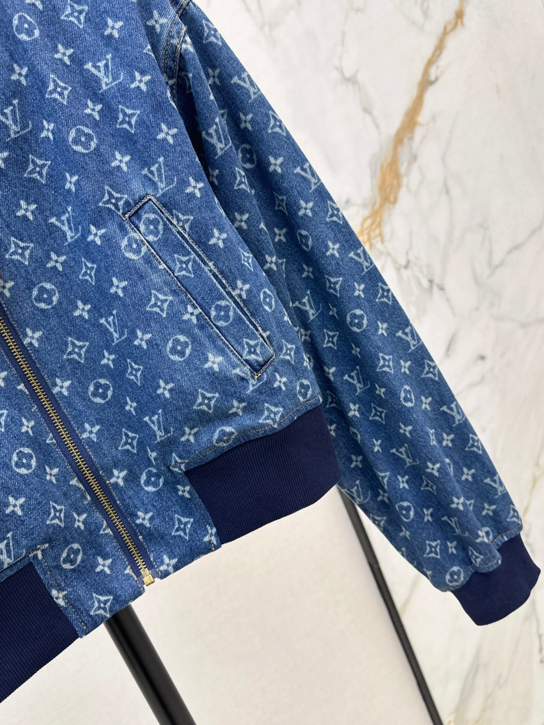 Loui* 25ss monogram cropped denim jacket