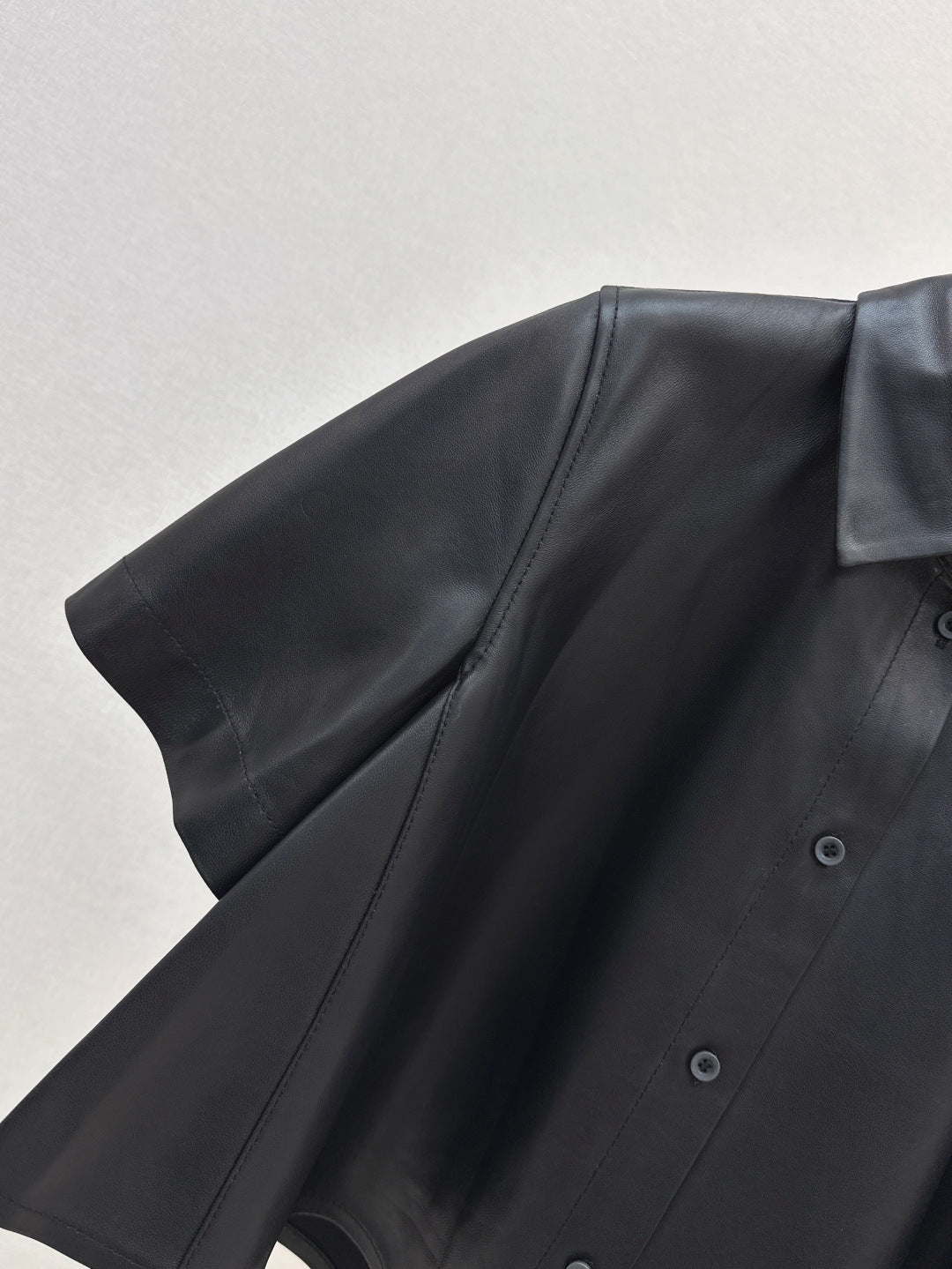 Loe* 25ss short sleeve trapeze shirt in nappa lambskin