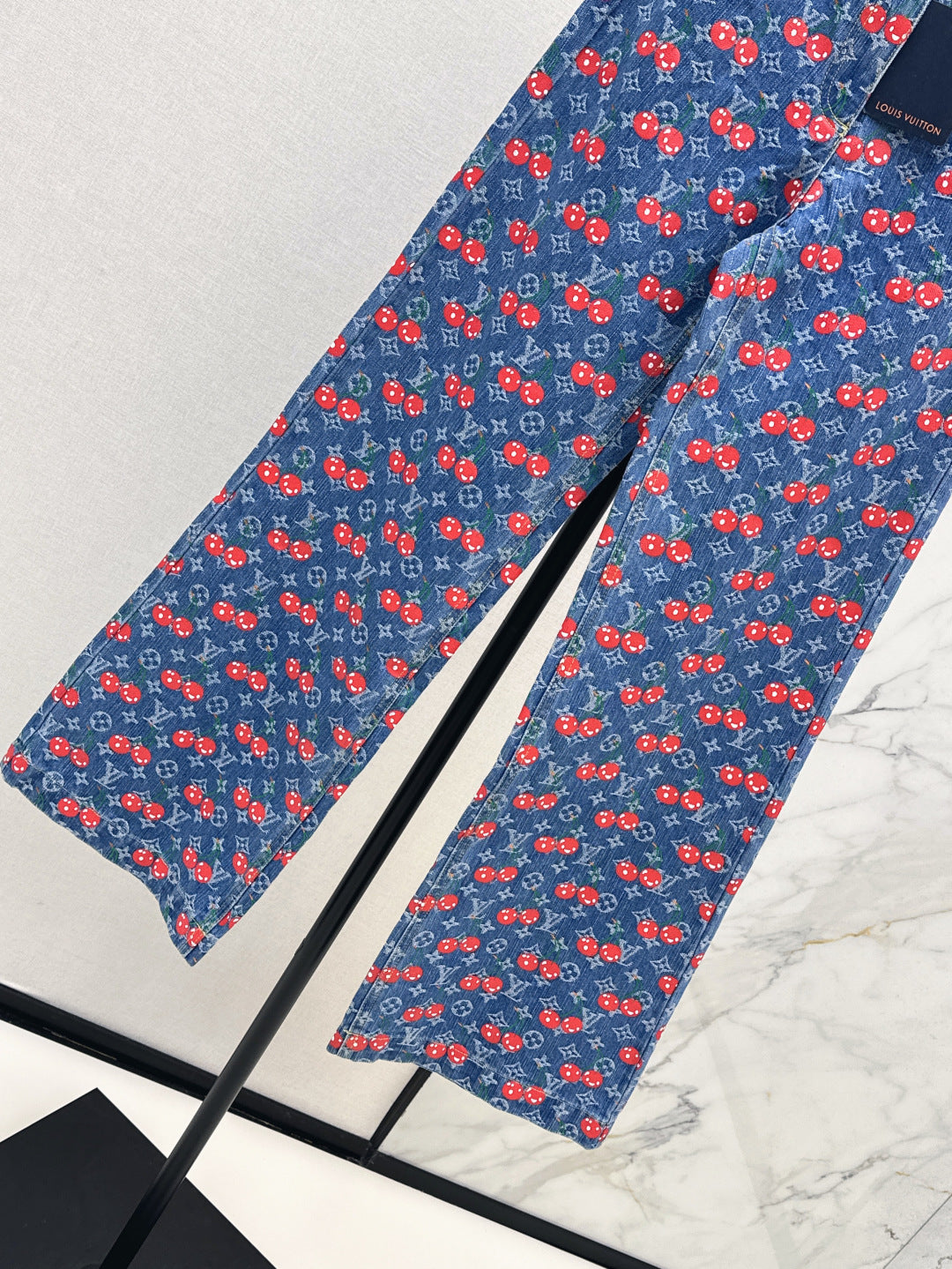 Loui* 25ss monogram cherry jacquard flared jeans