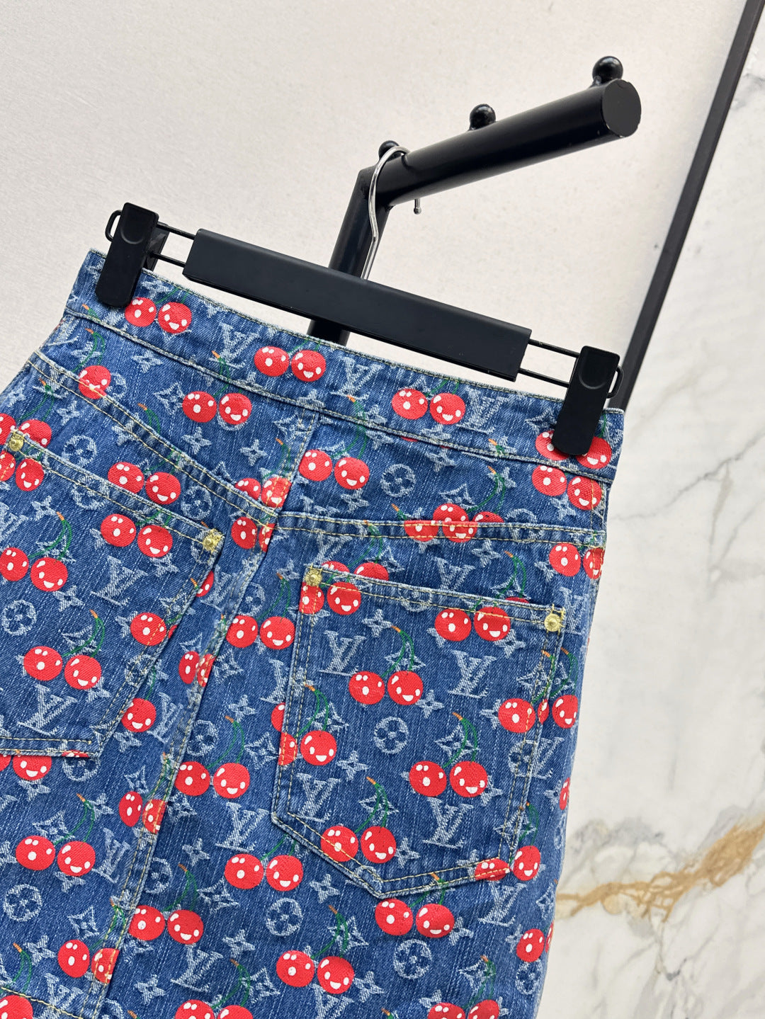 Loui* 25ss monogram jacquard cherry denim skirt