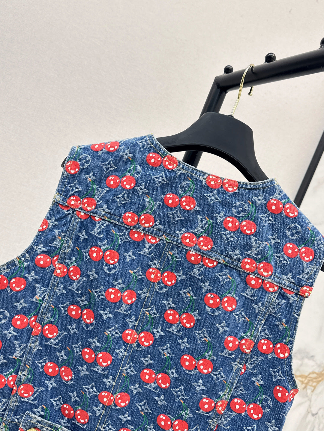Loui* 25ss monogram jacquard cherry denim vest