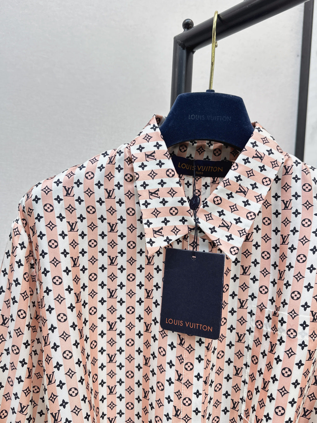 Loui* 25ss scarf print silk shirtdress