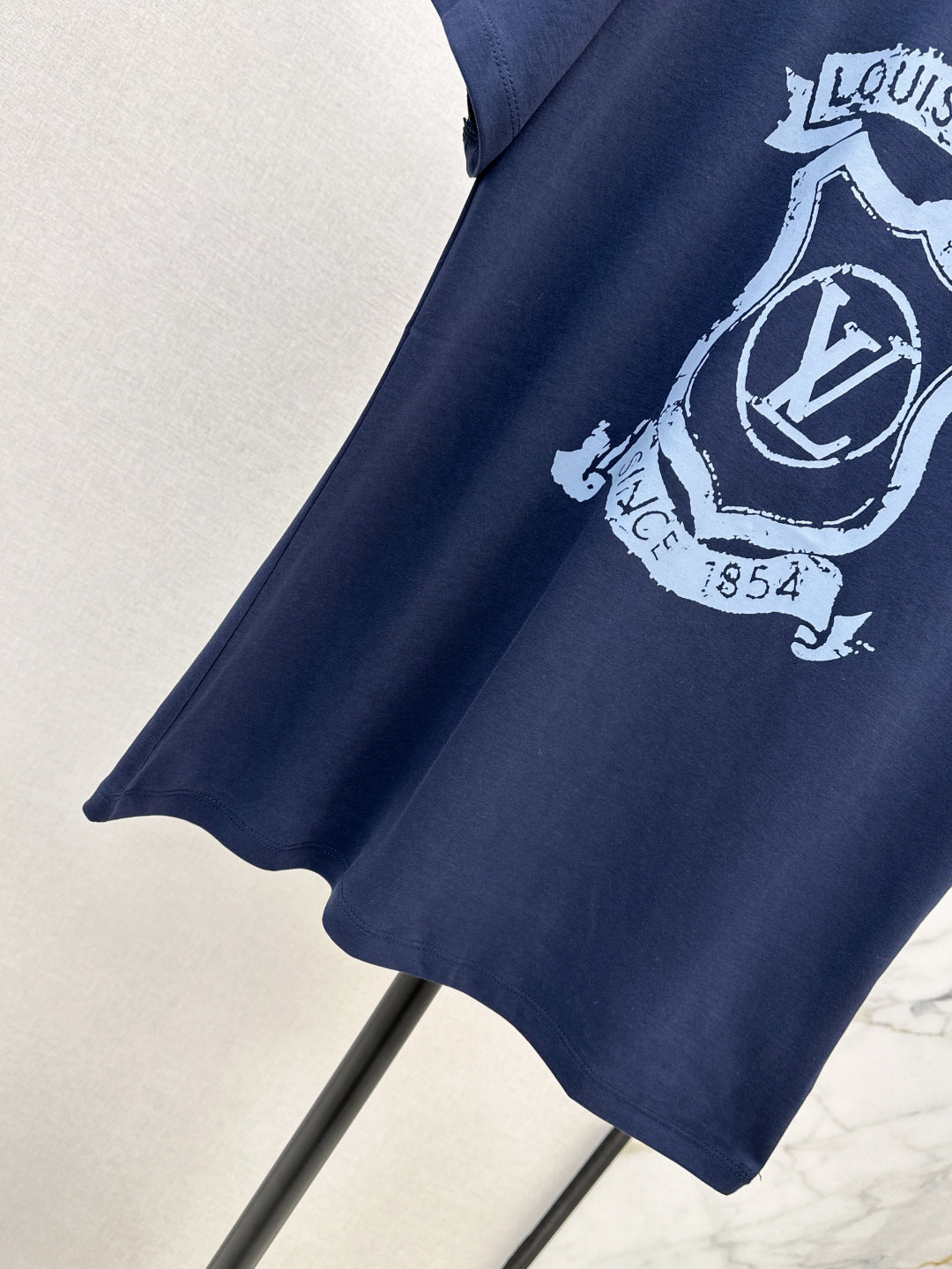 Loui* 25ss crest print t-shirt