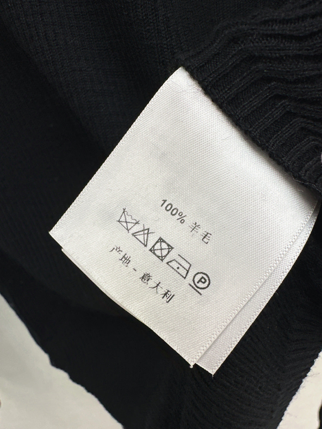 M*u 25fw wool sweater