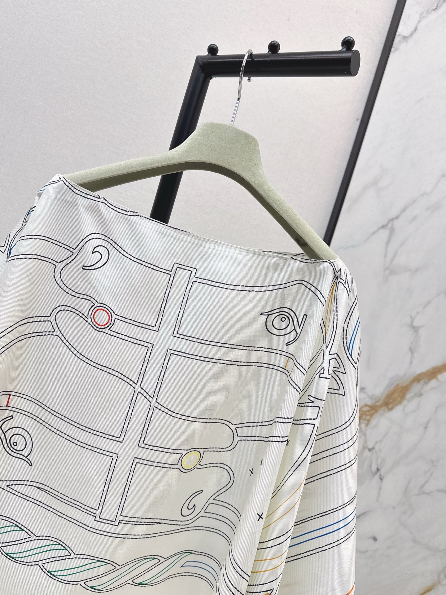 Herm* 25fw silk shawl