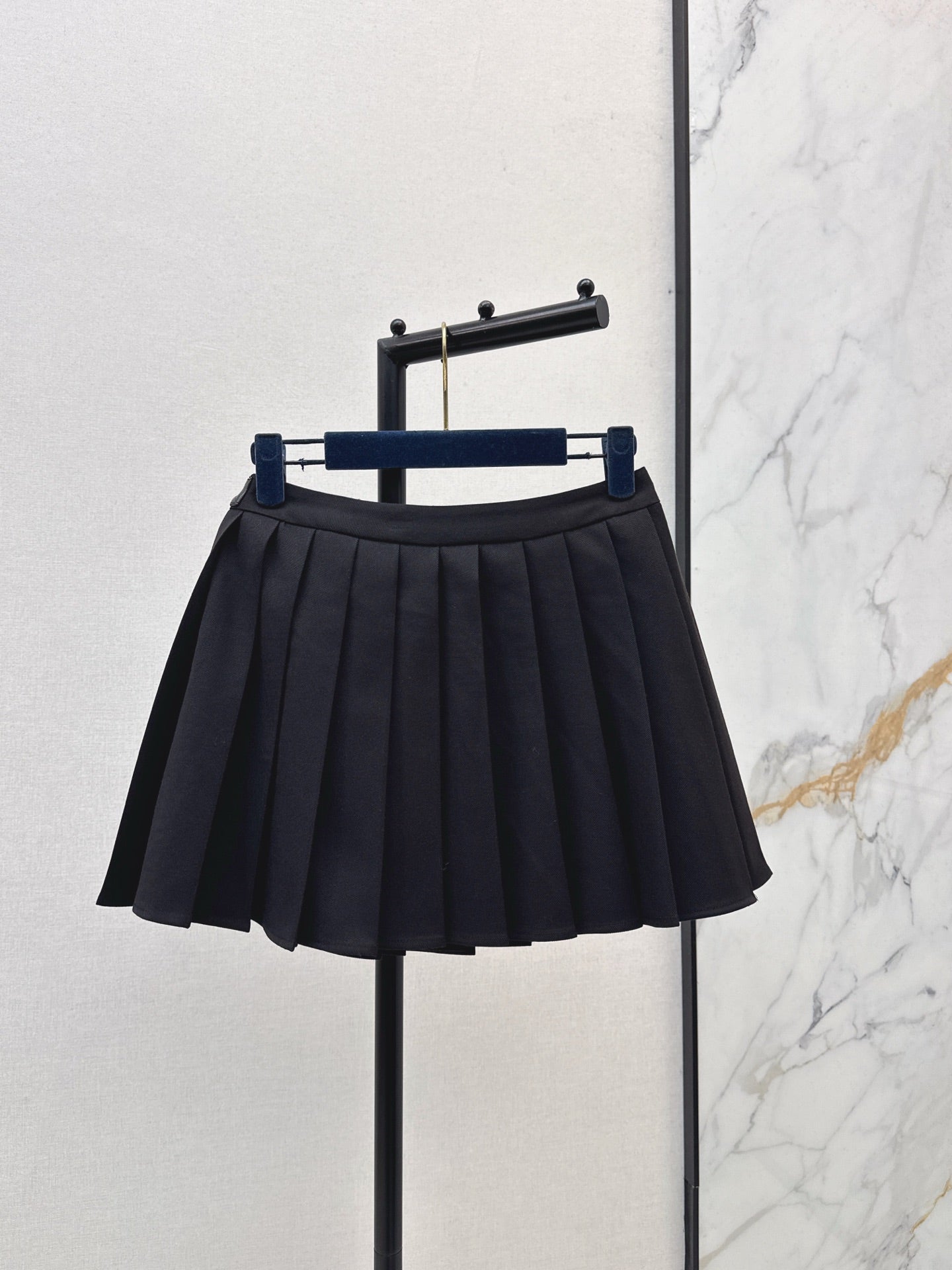 Loui* 25fw pleated skirt