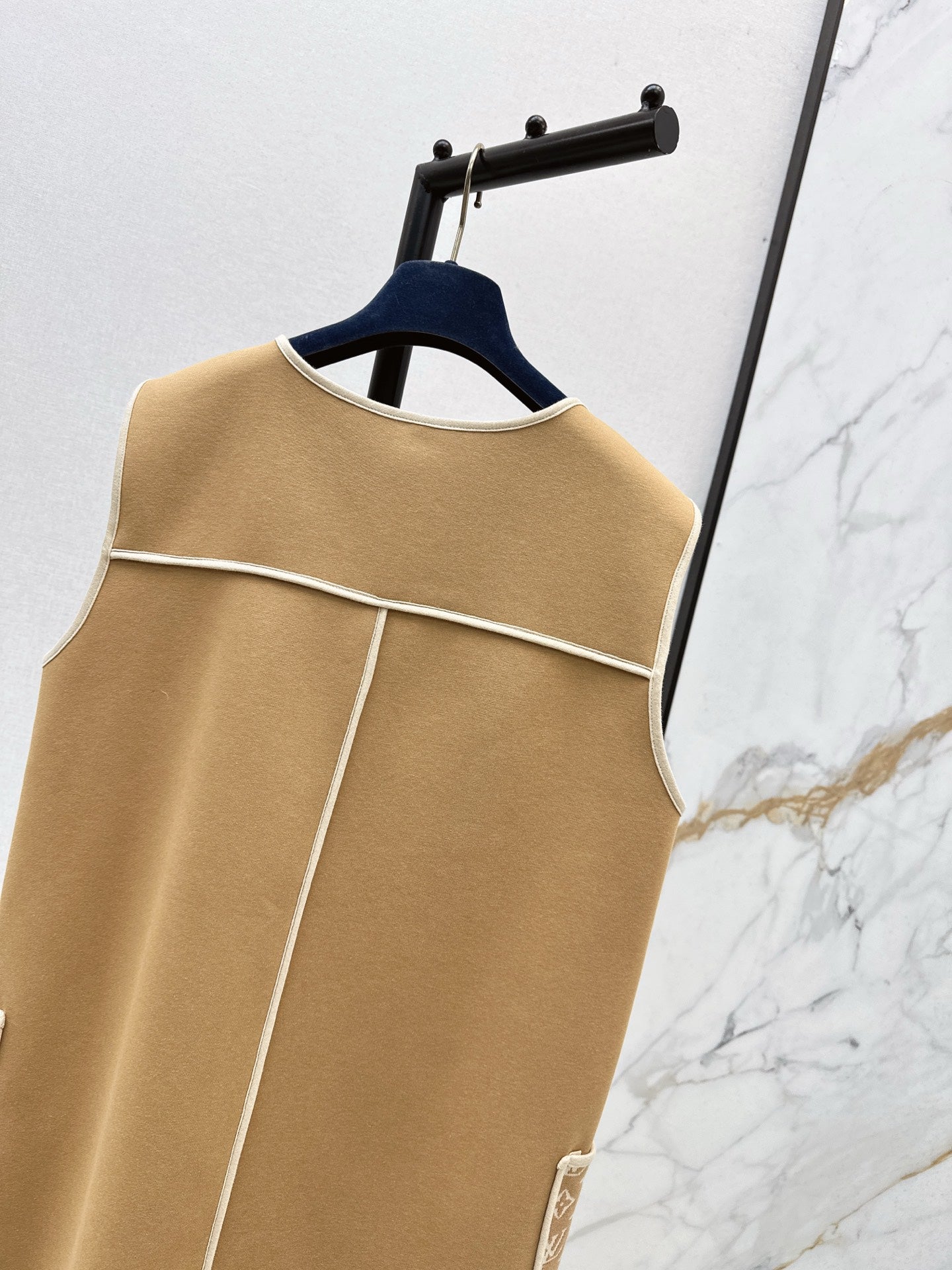 Loui* 25fw vest dress