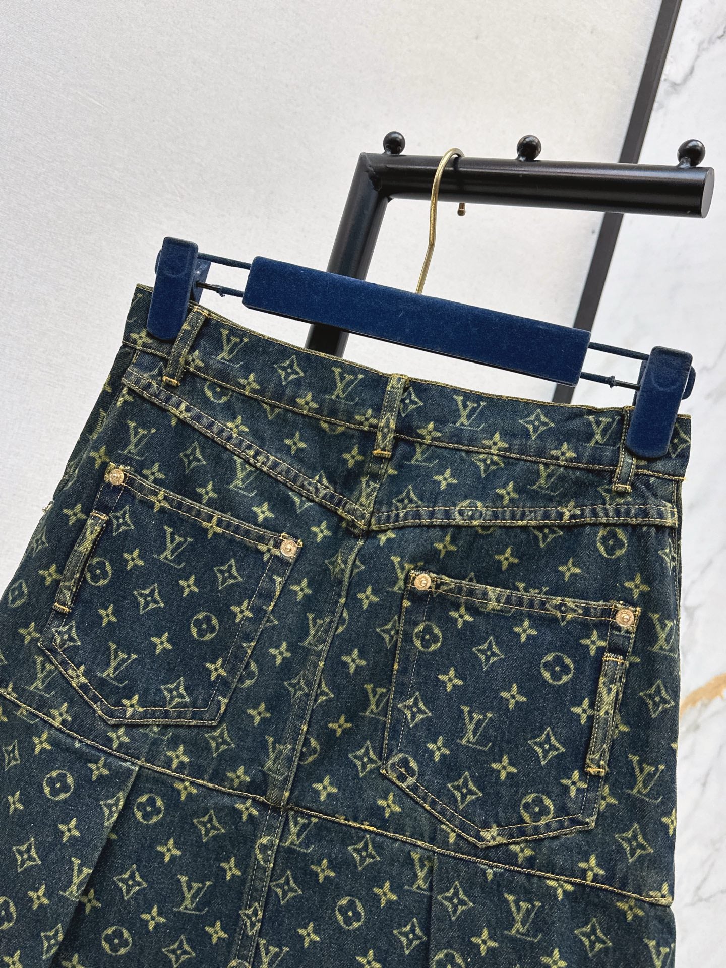 Loui* 25fw denim skirt