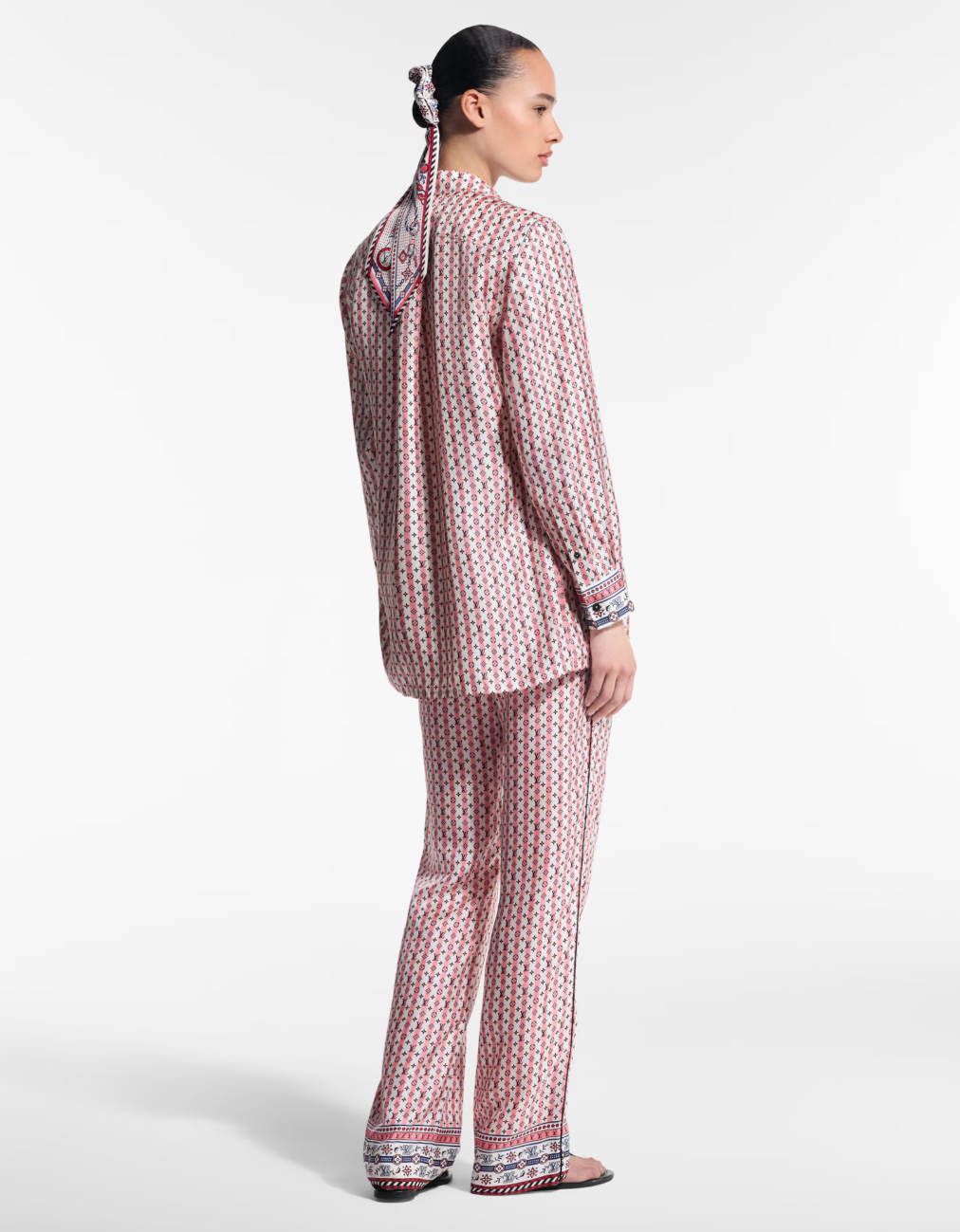 Loui* 25ss scarf print silk shirt