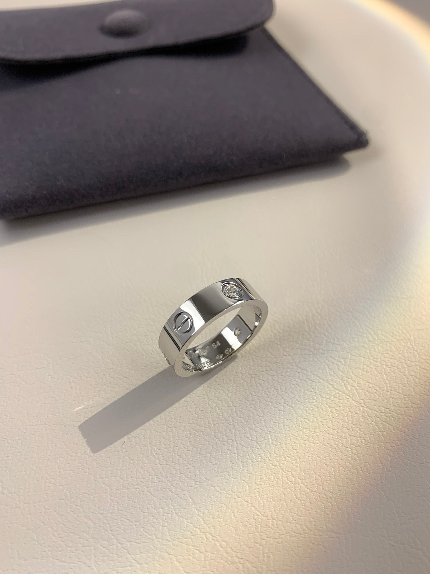 Classic and stylish ring