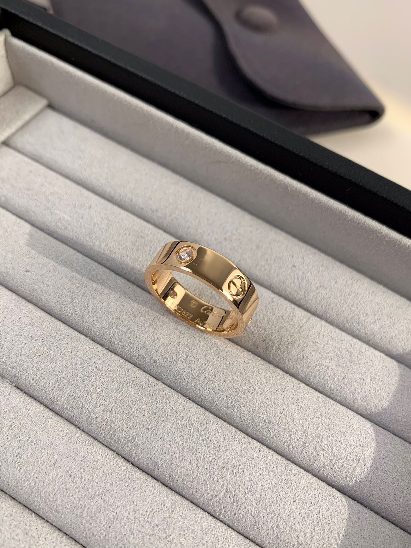 Classic and stylish ring