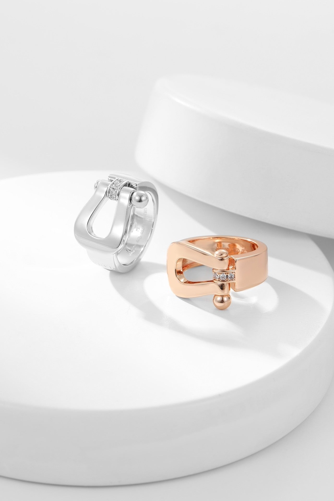 Classic and stylish horseshoe buckle ring