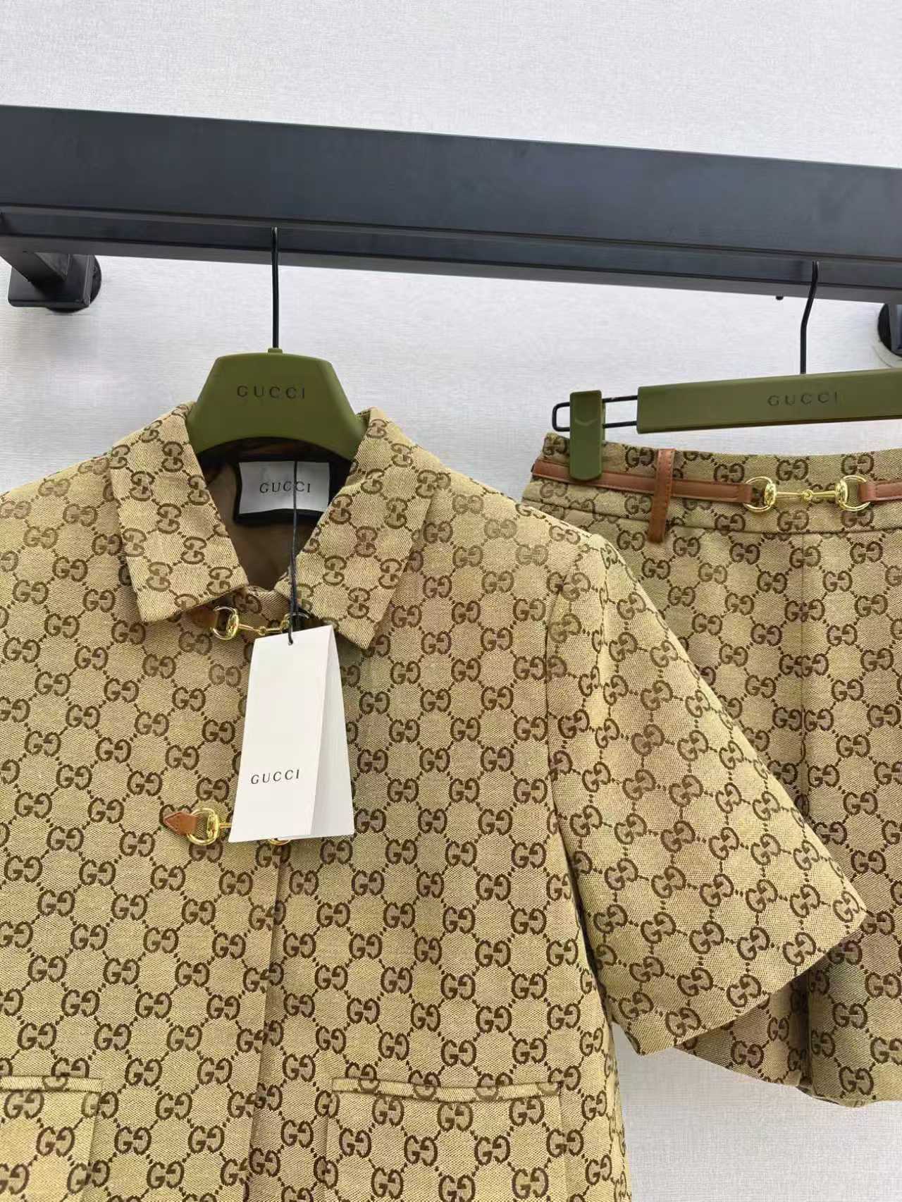 Gu* 25ss jacquard short sleeve suit