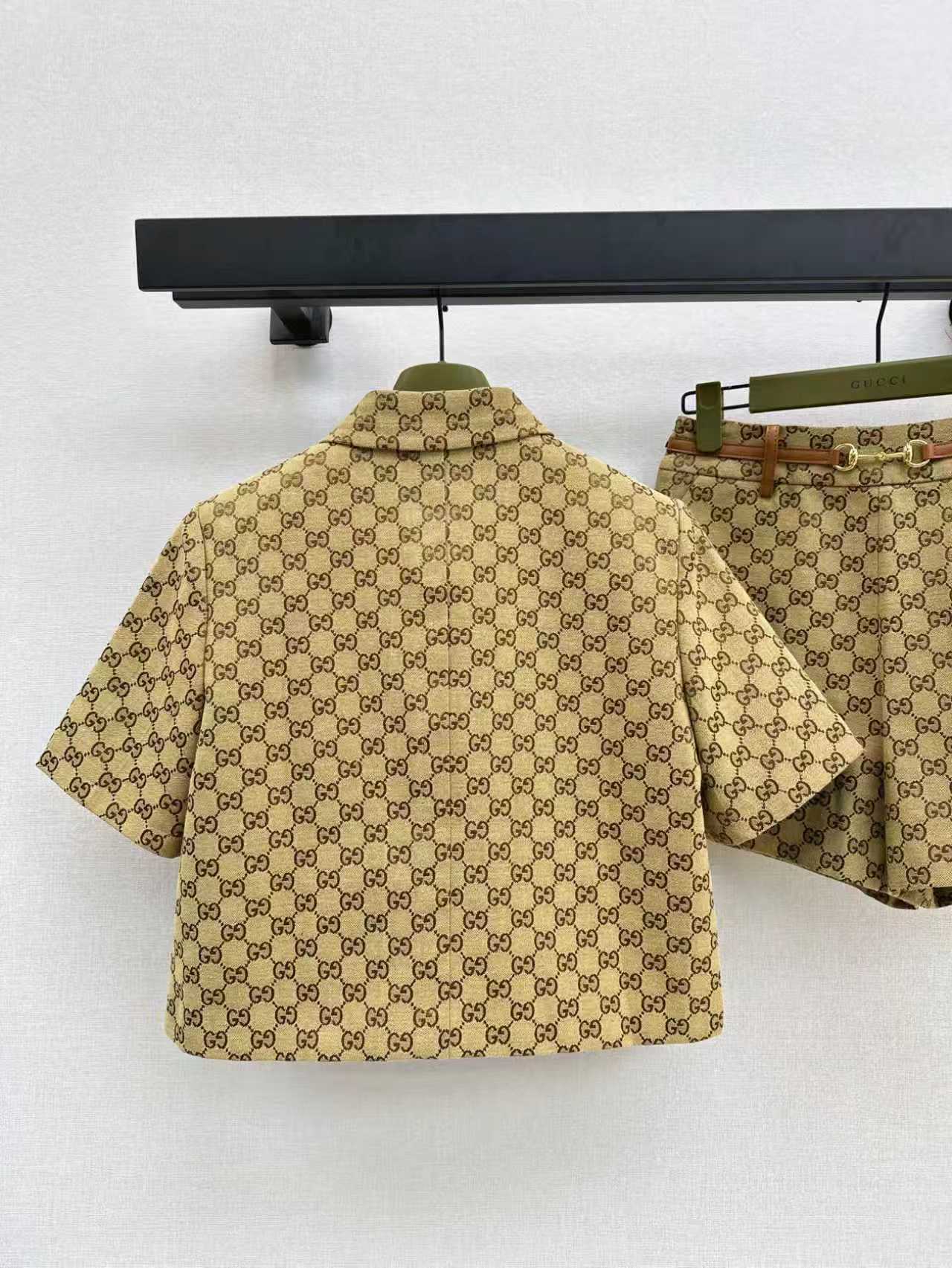 Gu* 25ss jacquard short sleeve suit