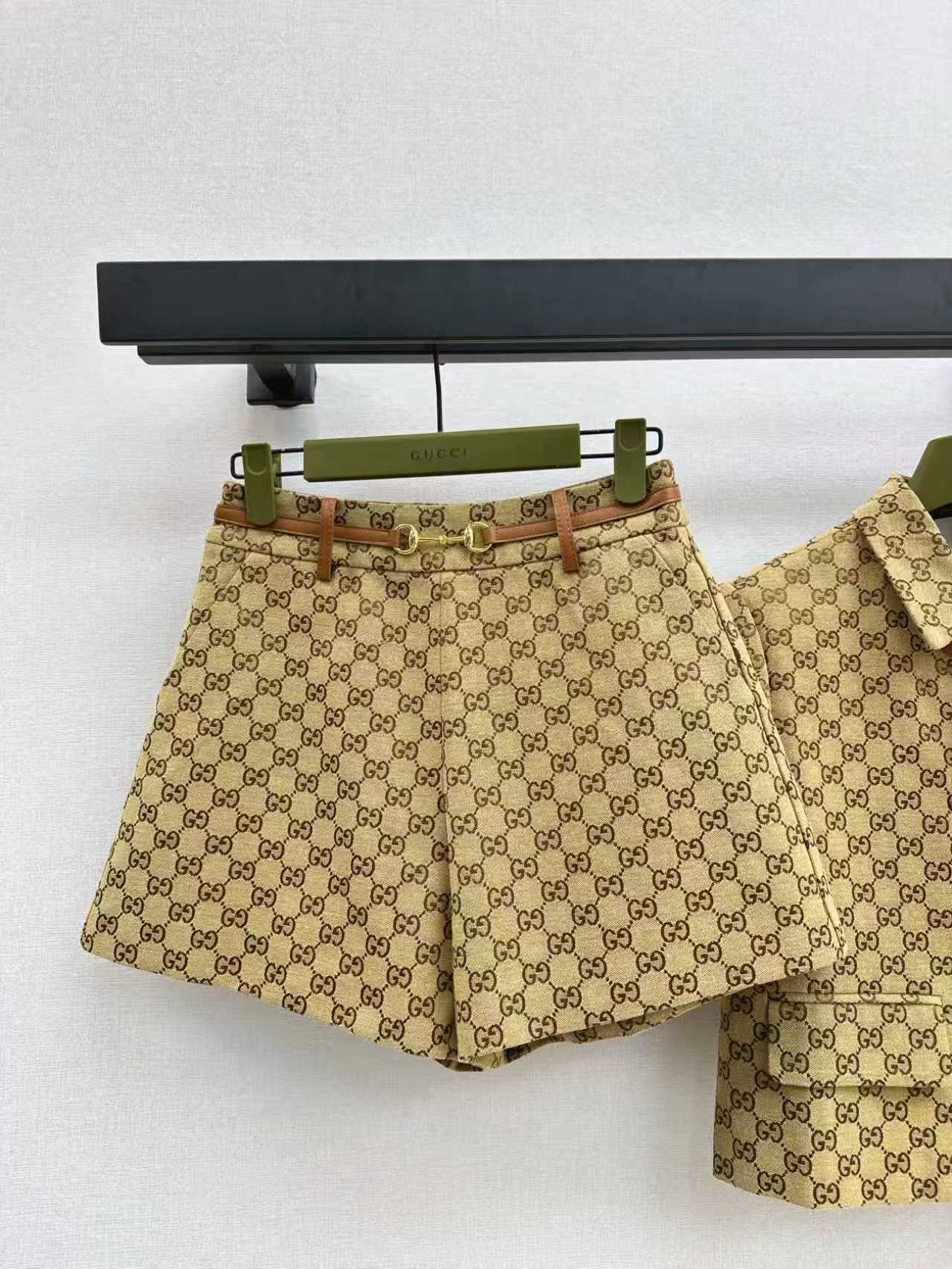 Gu* 25ss jacquard short sleeve suit