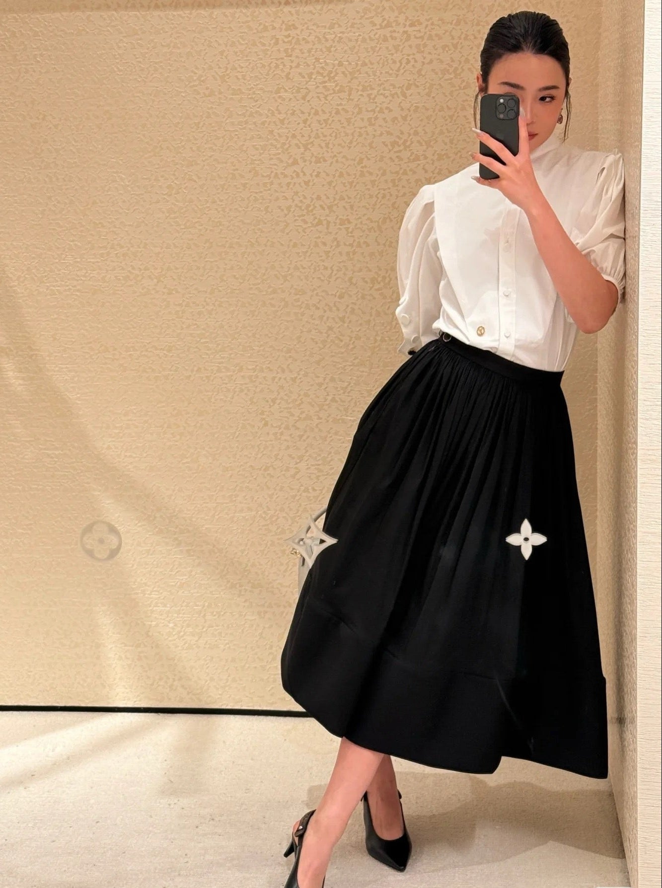 Loui* 25ss puff-sleeve blouse