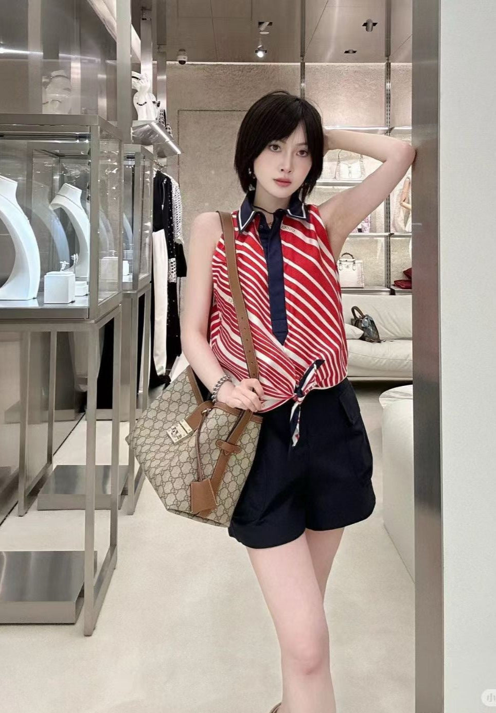 Loui* 25ss printed sleeveless shirt