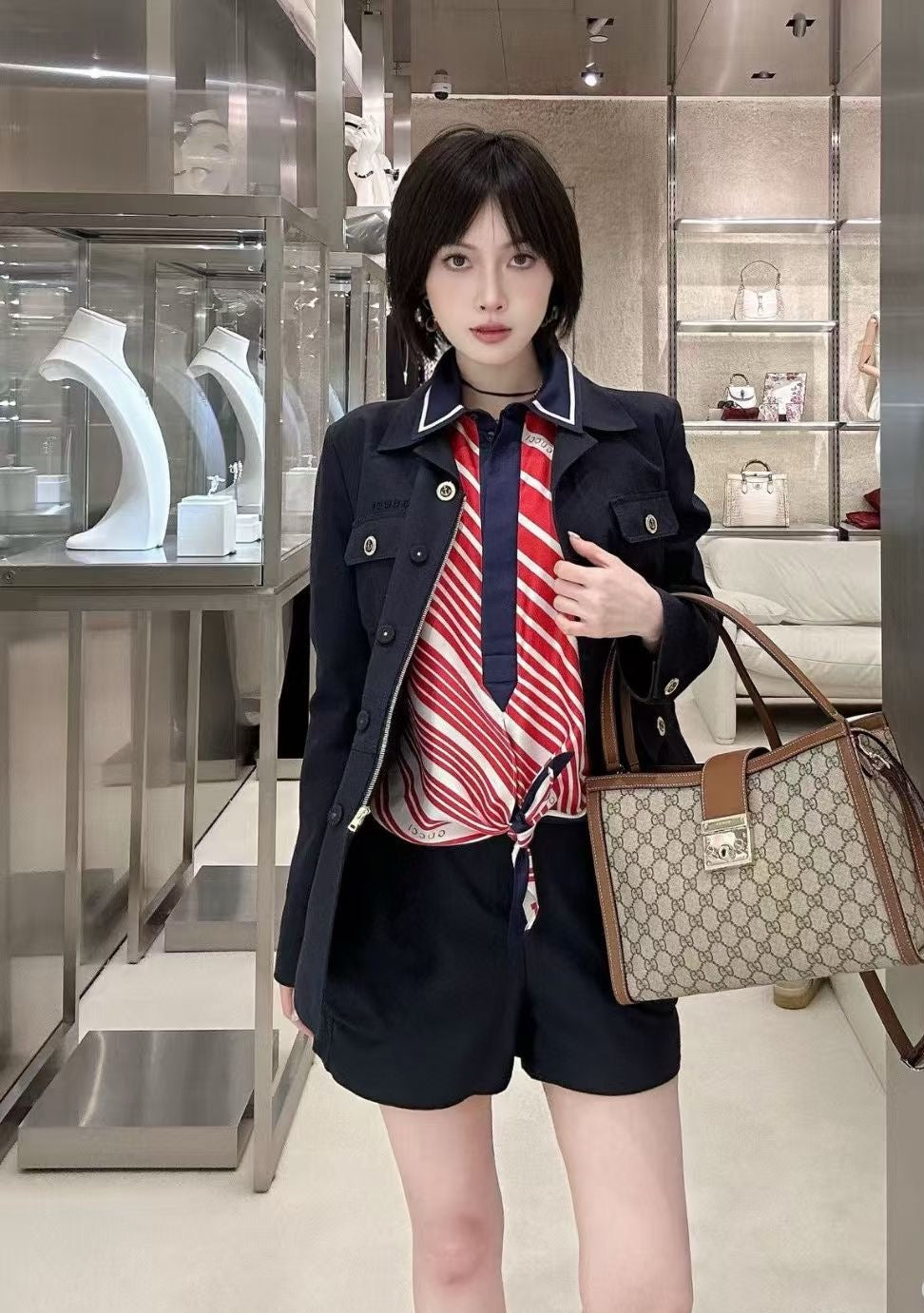 Loui* 25ss printed sleeveless shirt