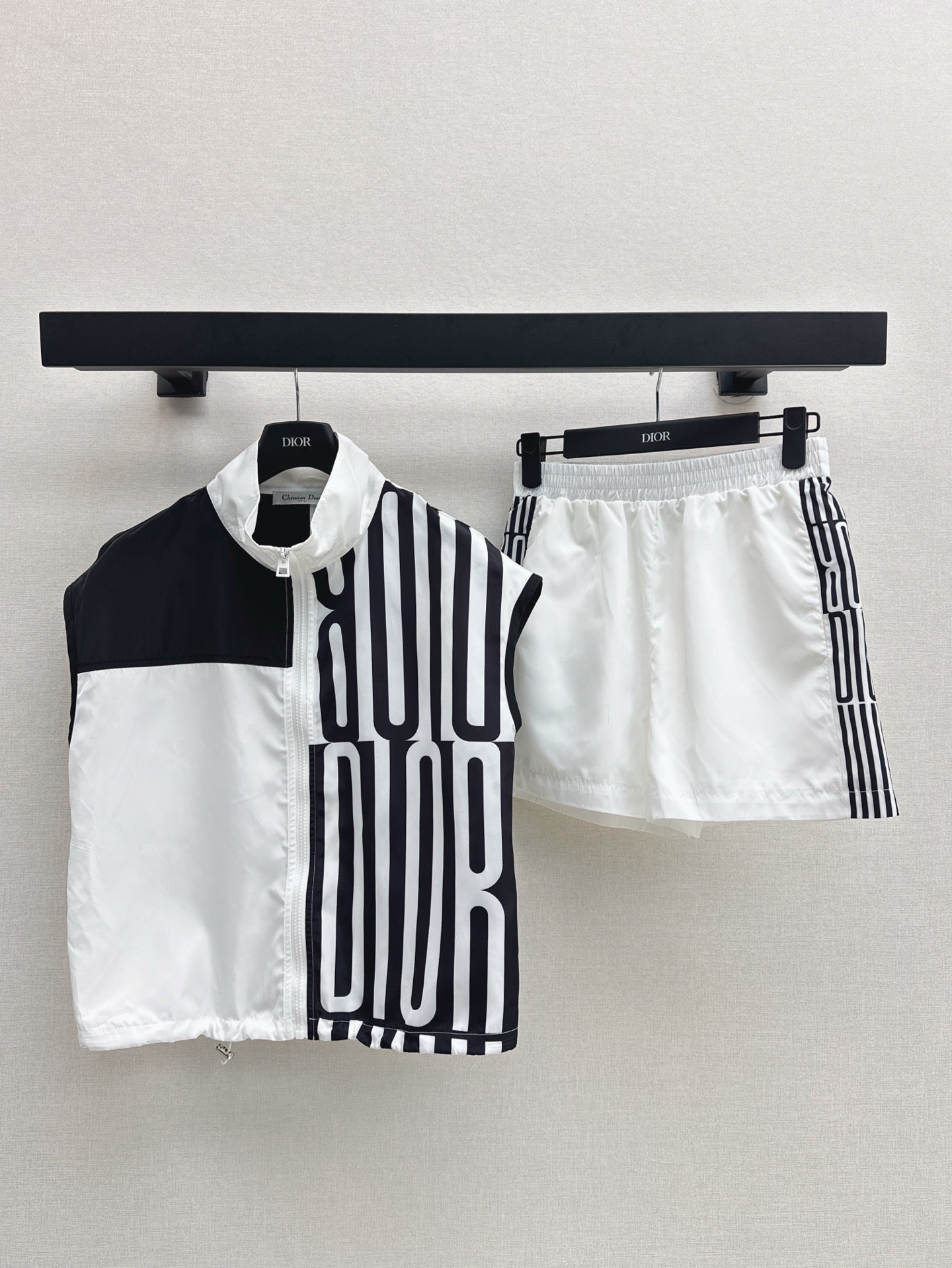 D*r 25ss Sleeveless Jacket + Elastic Waist Shorts suit