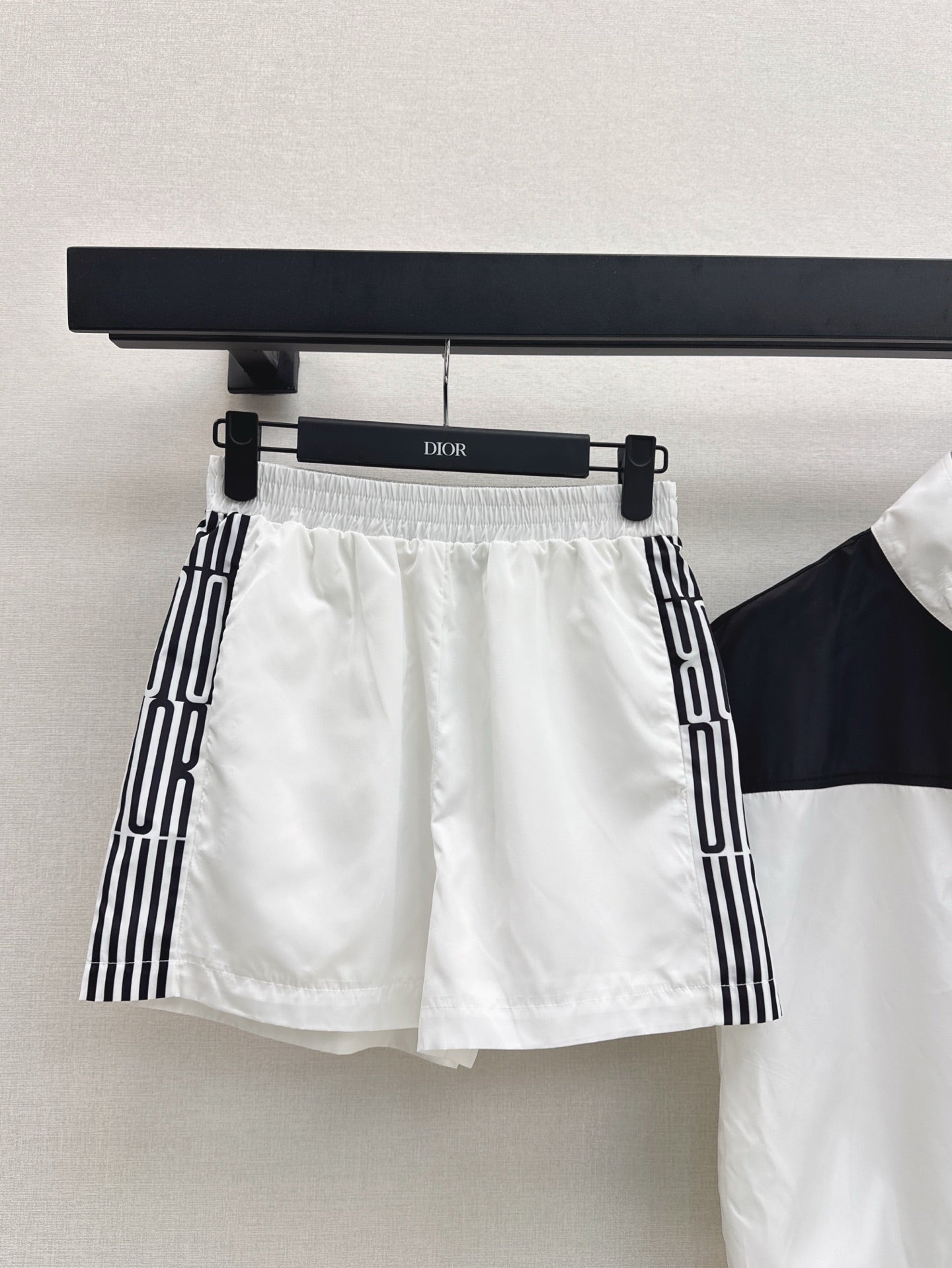 D*r 25ss Sleeveless Jacket + Elastic Waist Shorts suit