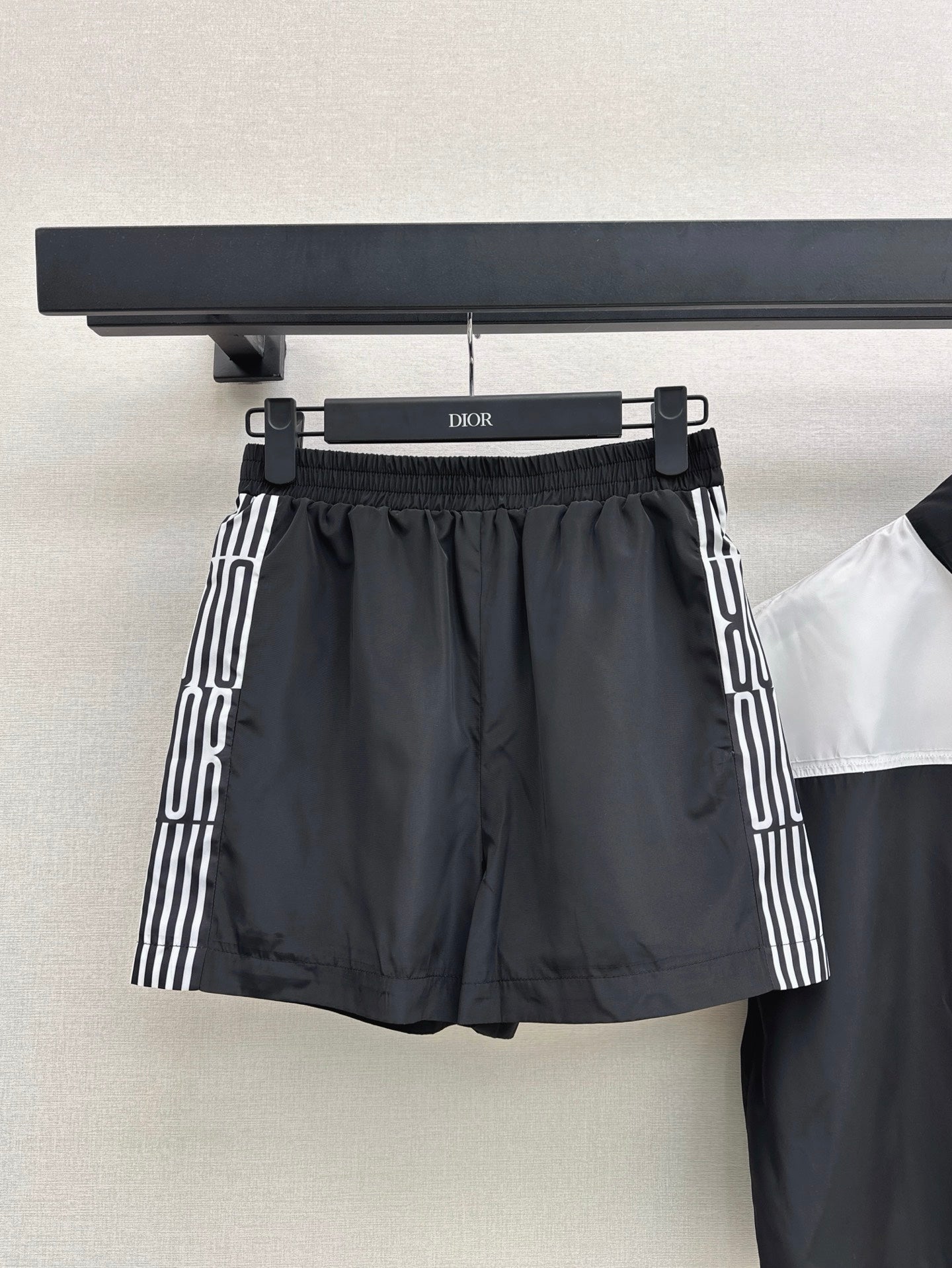 D*r 25ss Sleeveless Jacket + Elastic Waist Shorts suit